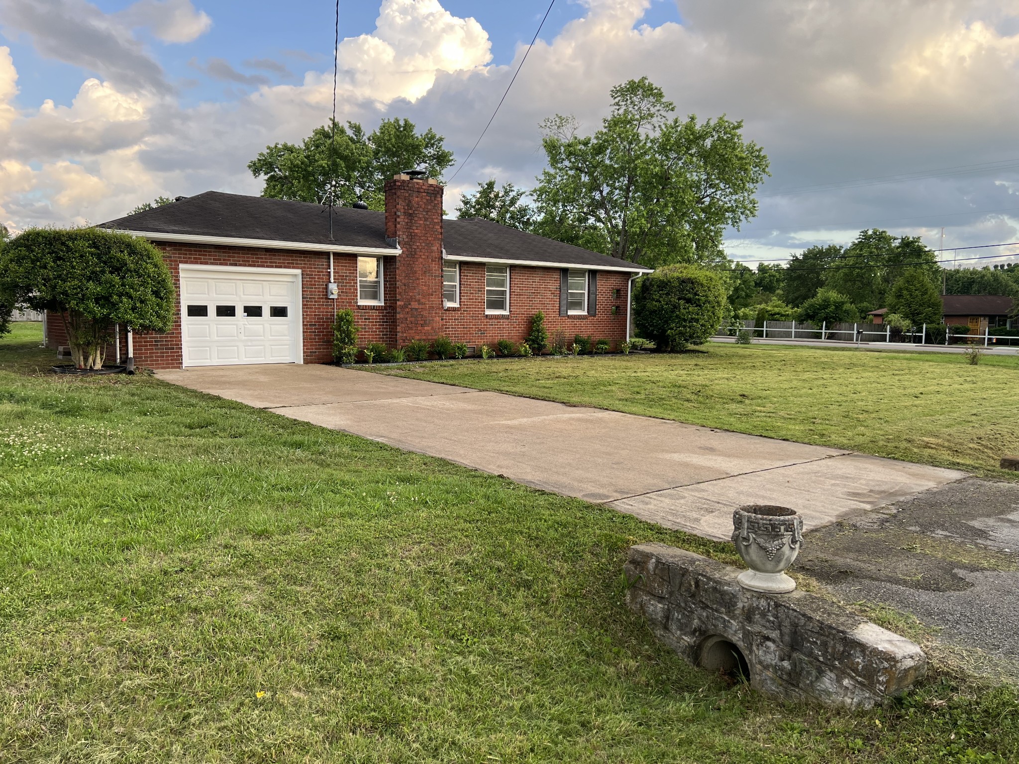3012 Hillhurst Dr
