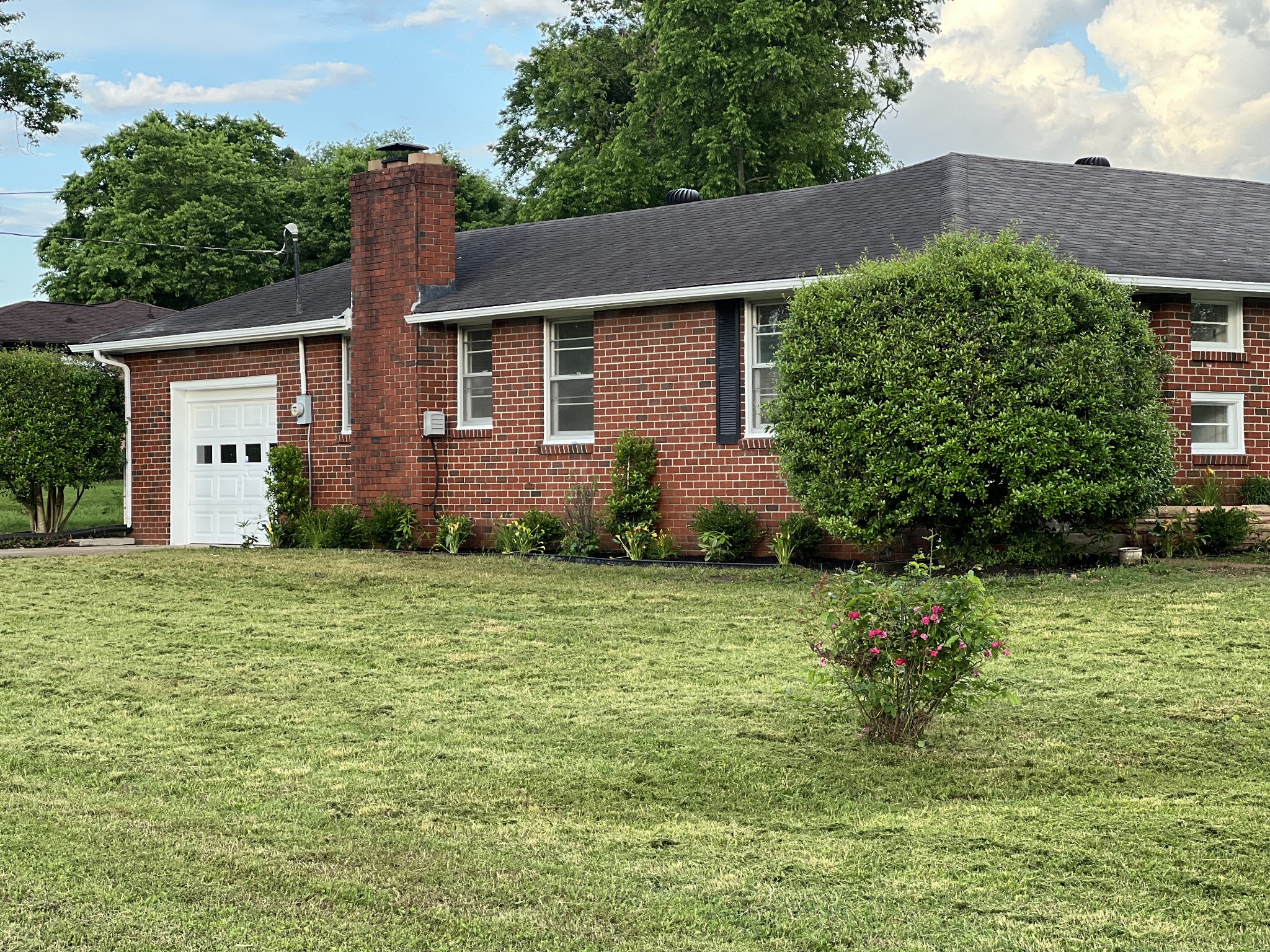 3012 Hillhurst Dr