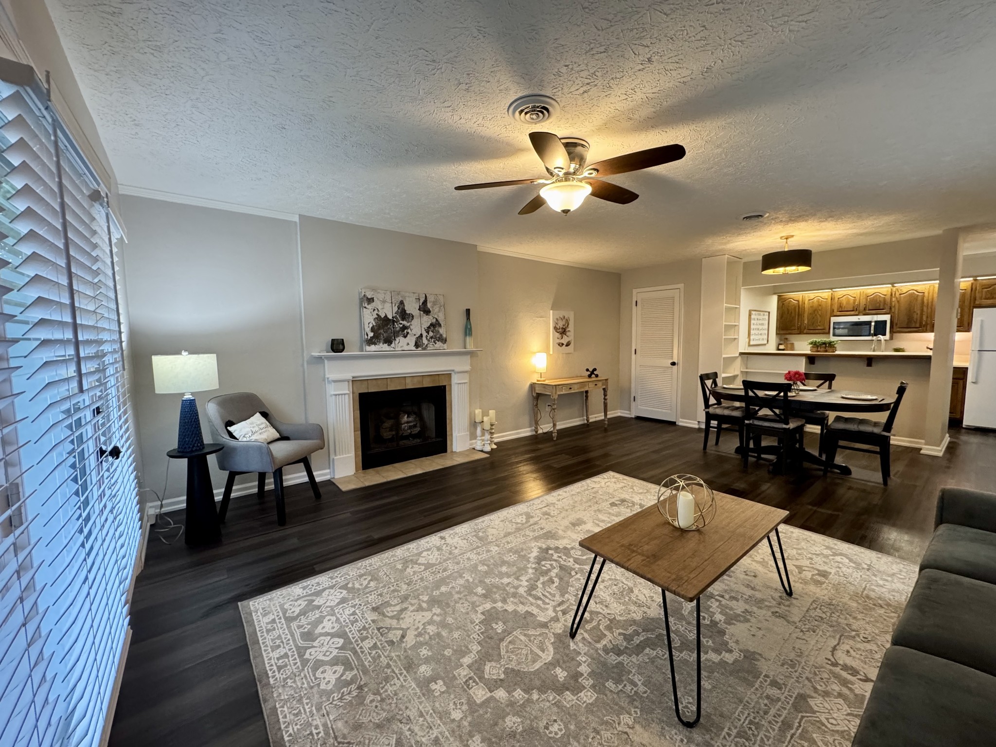 317 Village Ln W