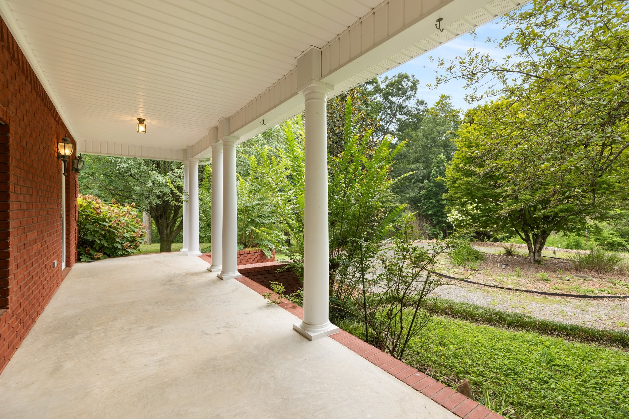 599 Countryside Dr