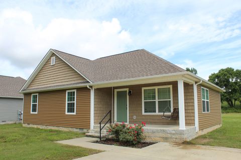 430 Gobble St Lawrenceburg TN 38464