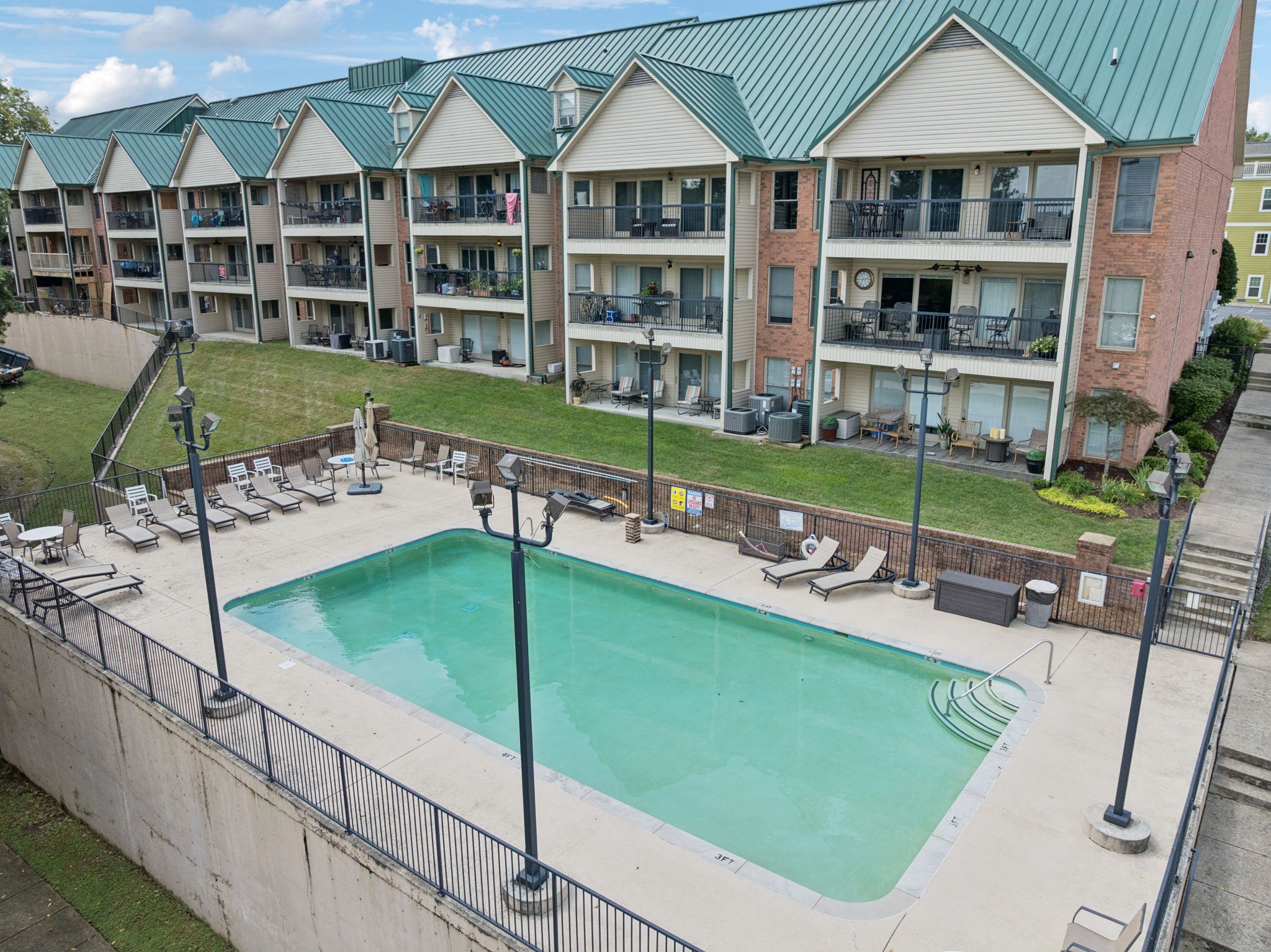 2133 Lakeshore Dr