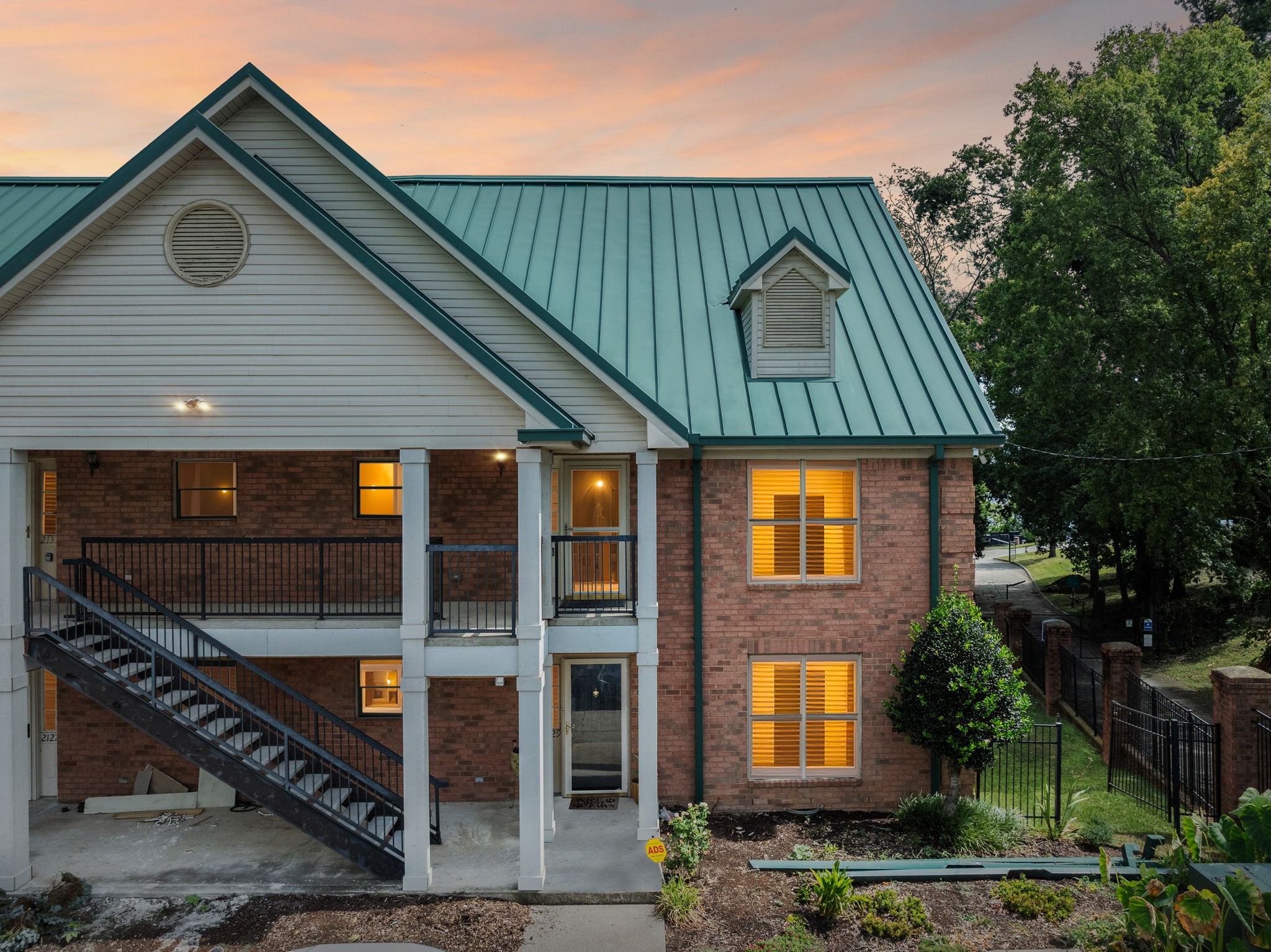 2133 Lakeshore Dr