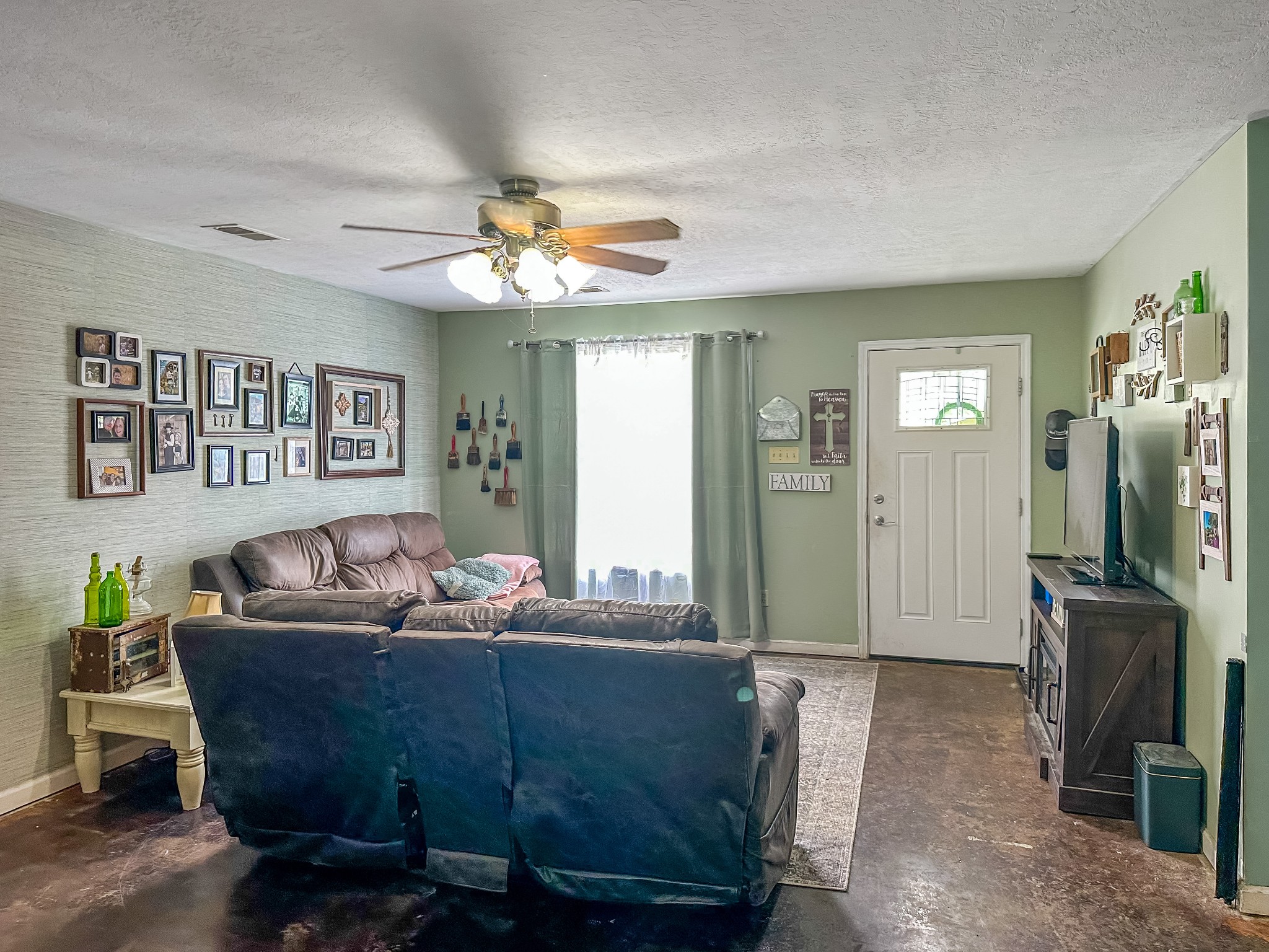 1097 Taylor Ln