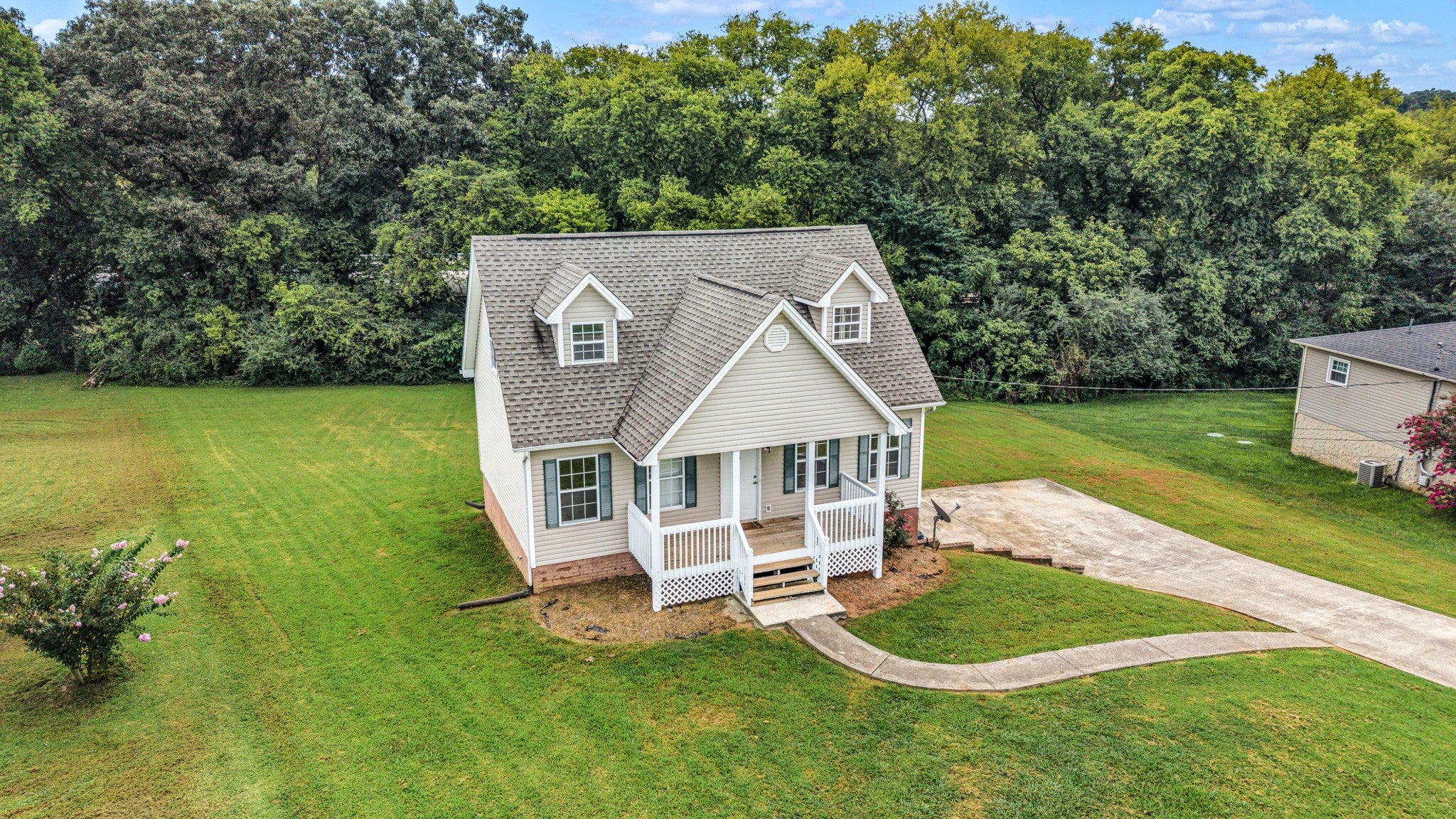129 Apple Valley Ct NE