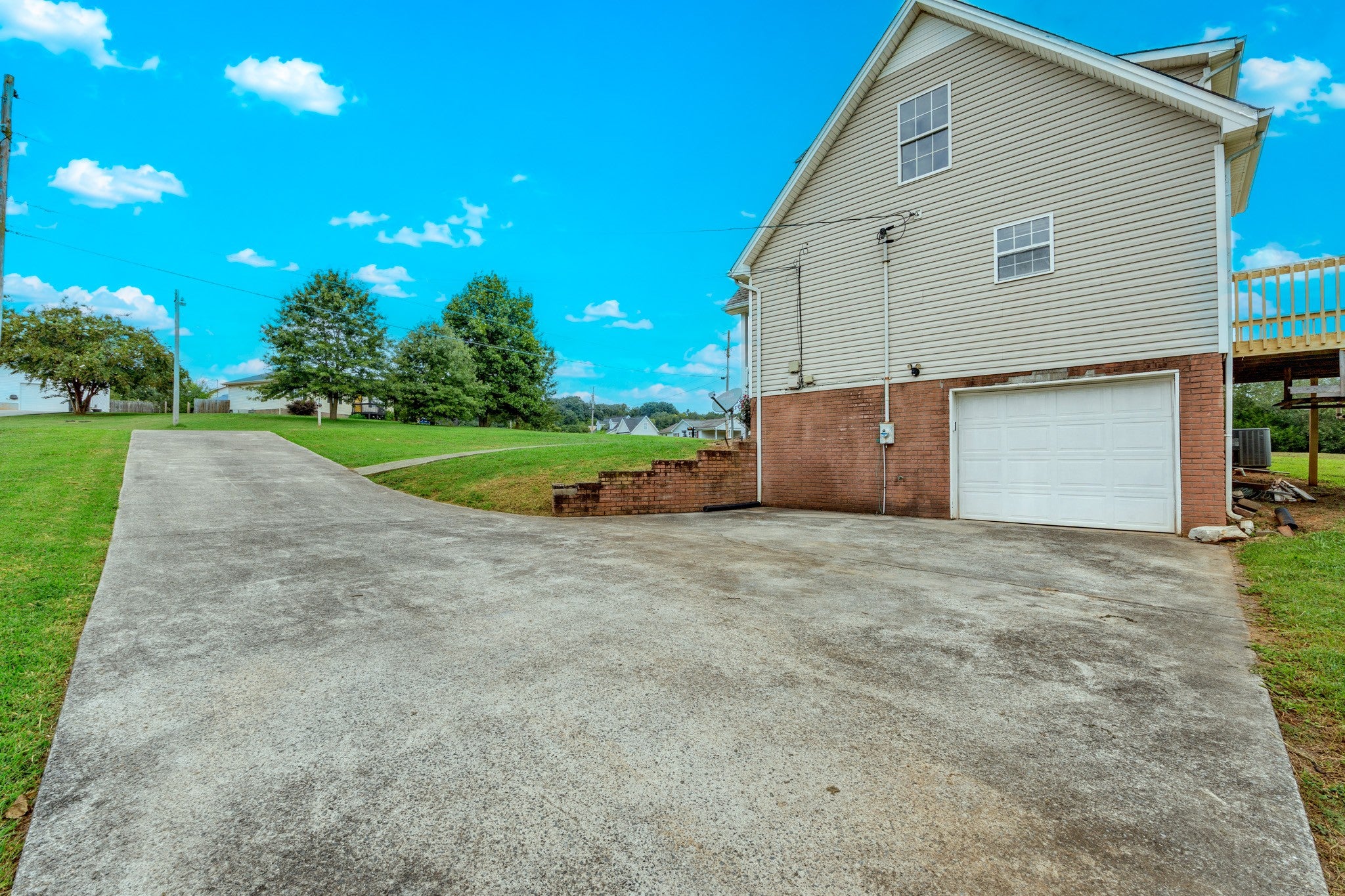 129 Apple Valley Ct NE