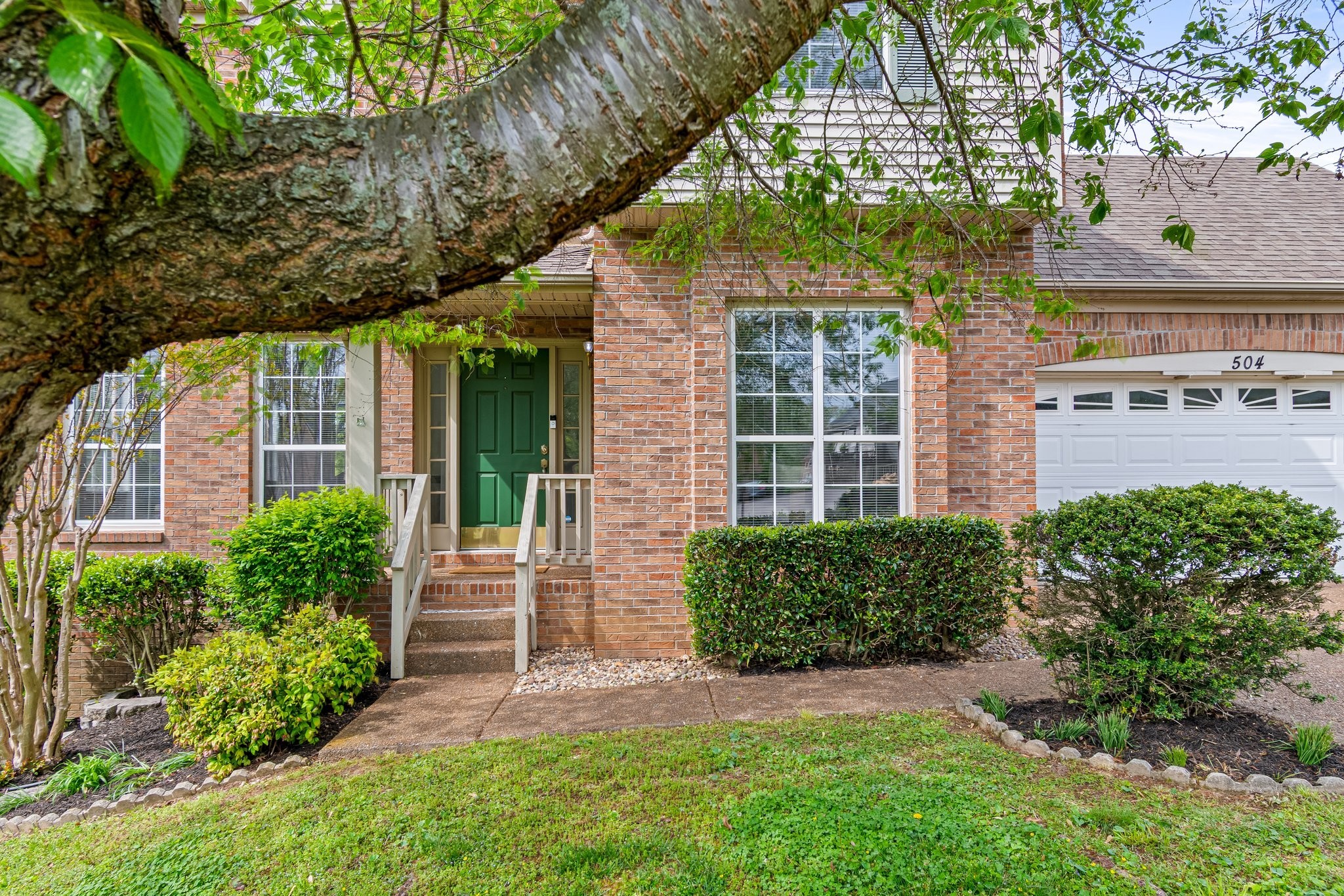 504 Farmington Ct