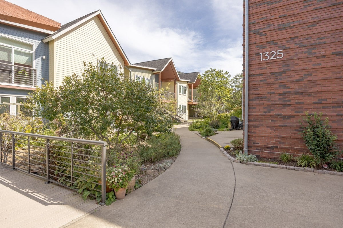 1325 5th Ave N 15