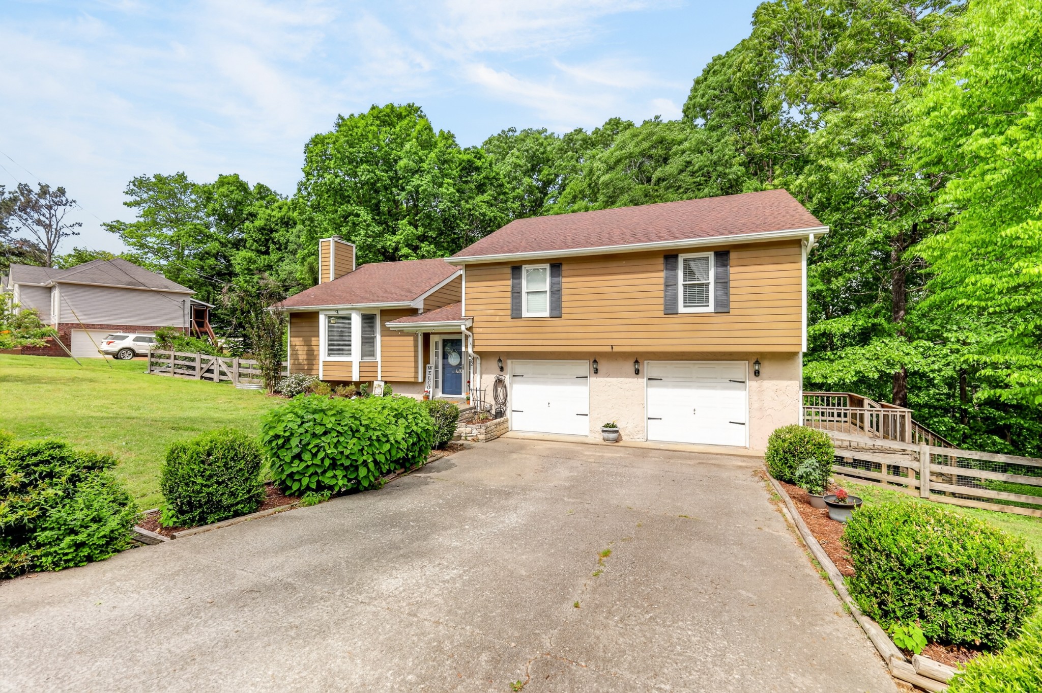 722 Lone Oak Dr