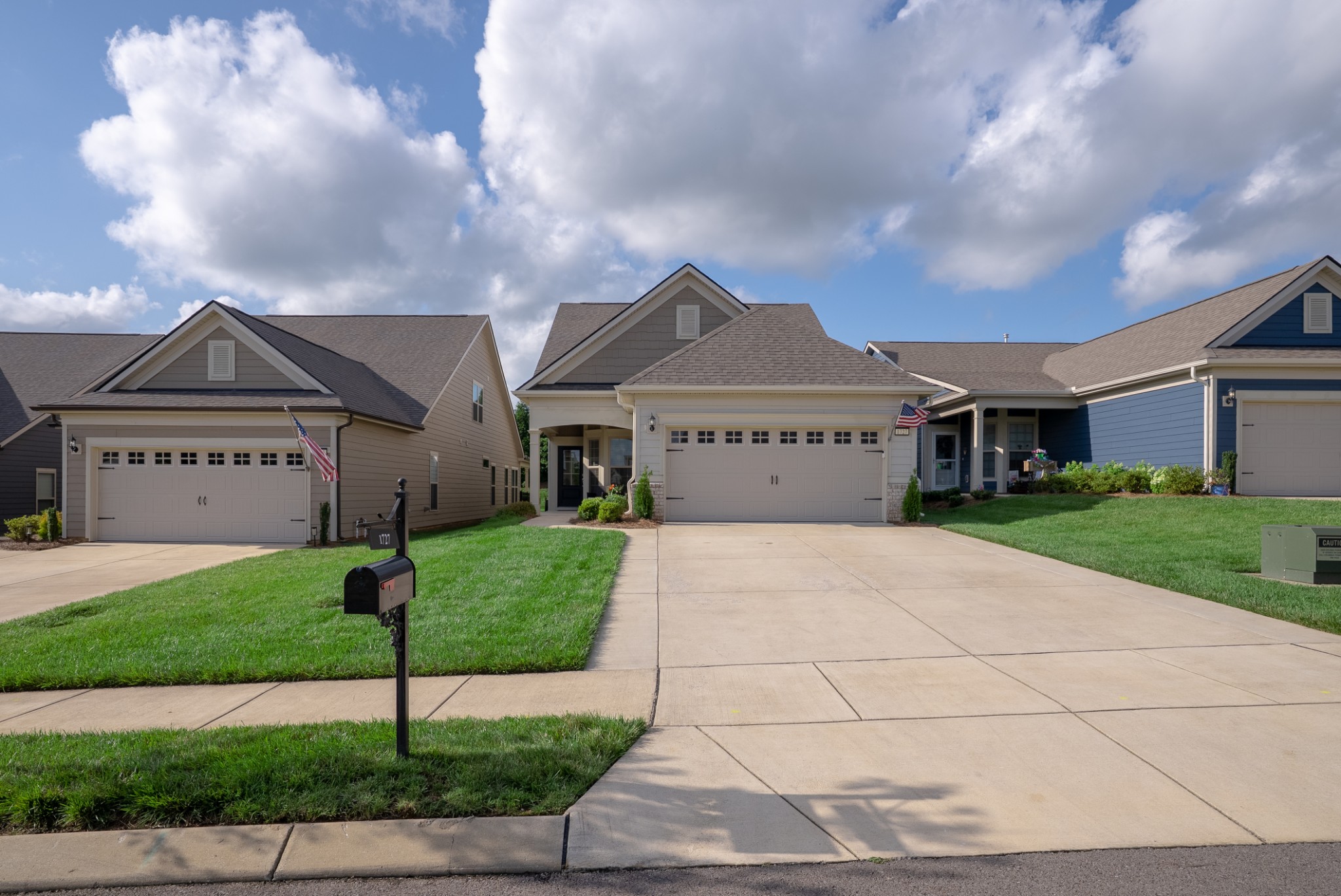 1727 Humphreys Gln