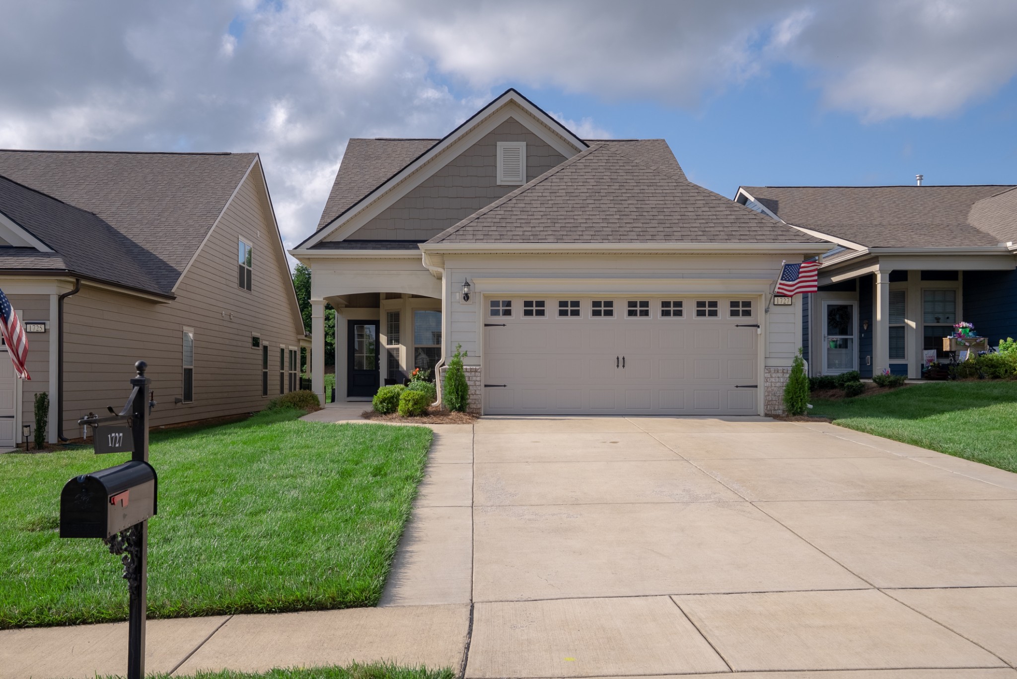 1727 Humphreys Gln