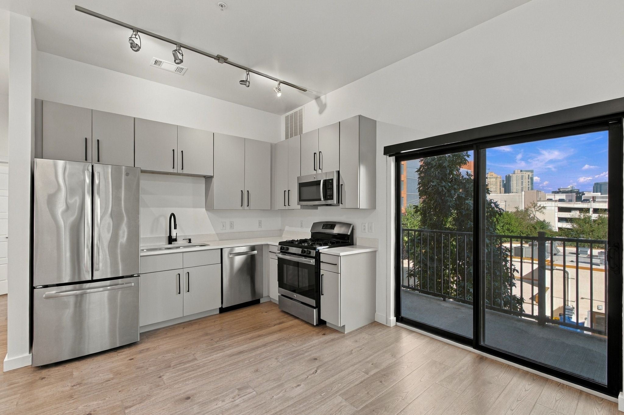 1002 Division St 304
