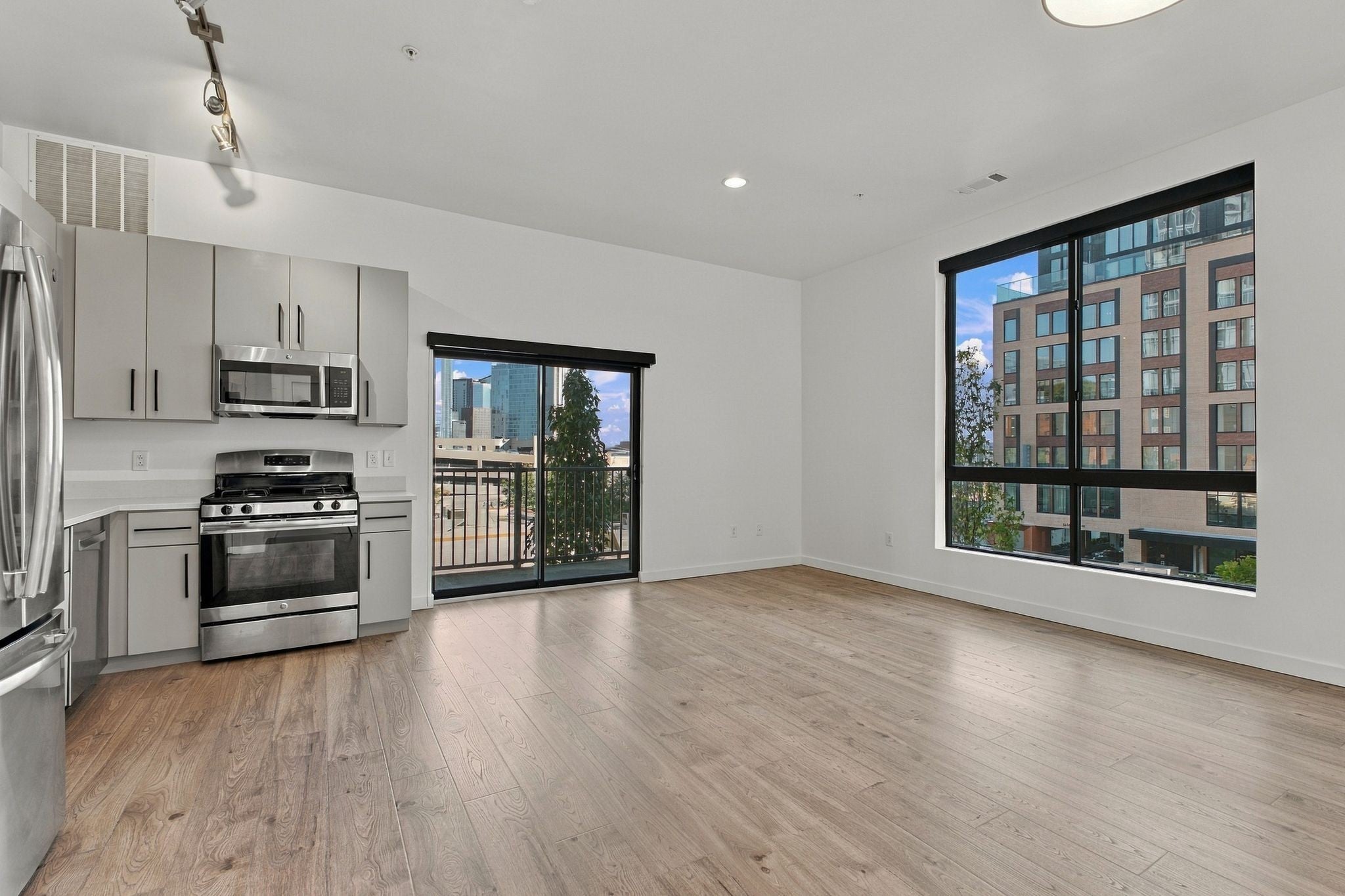 1002 Division St 304