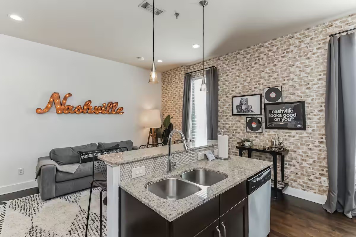 210 30th Ave N 415