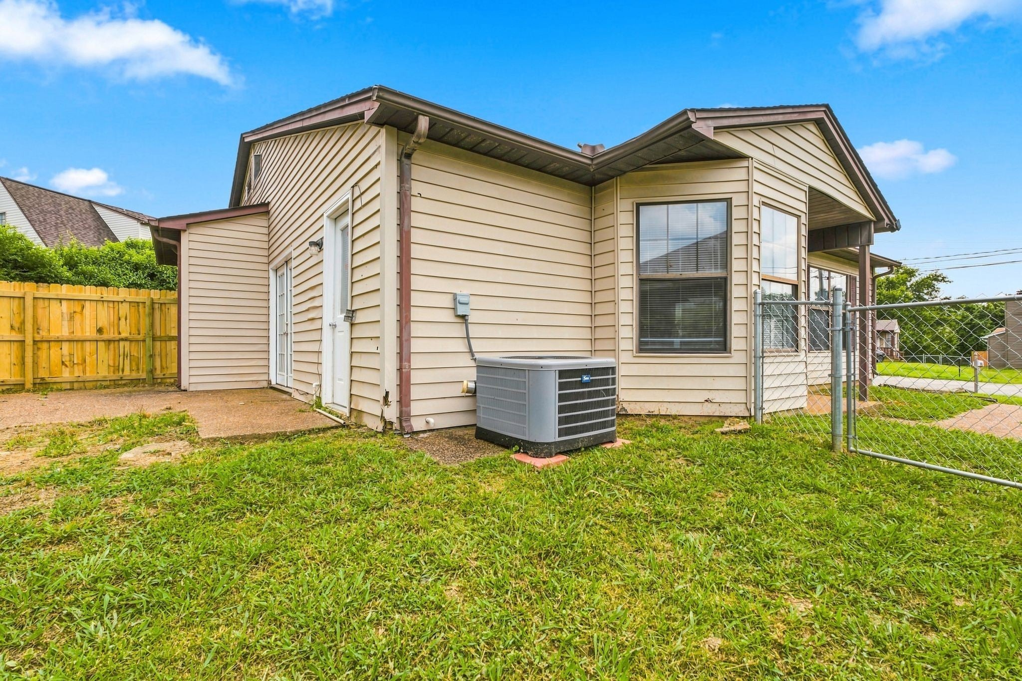 3306 Chesapeake Cir