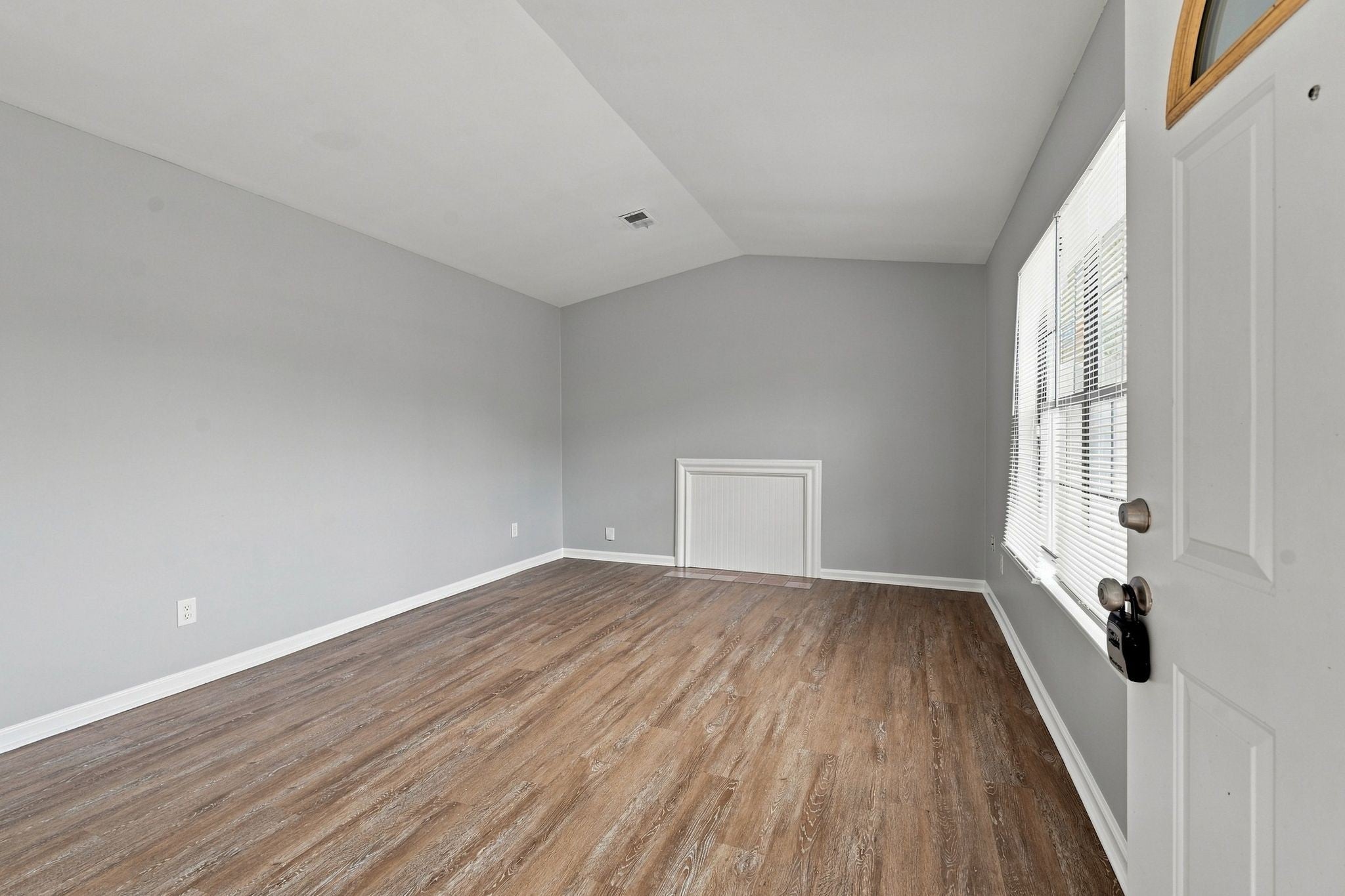 3306 Chesapeake Cir