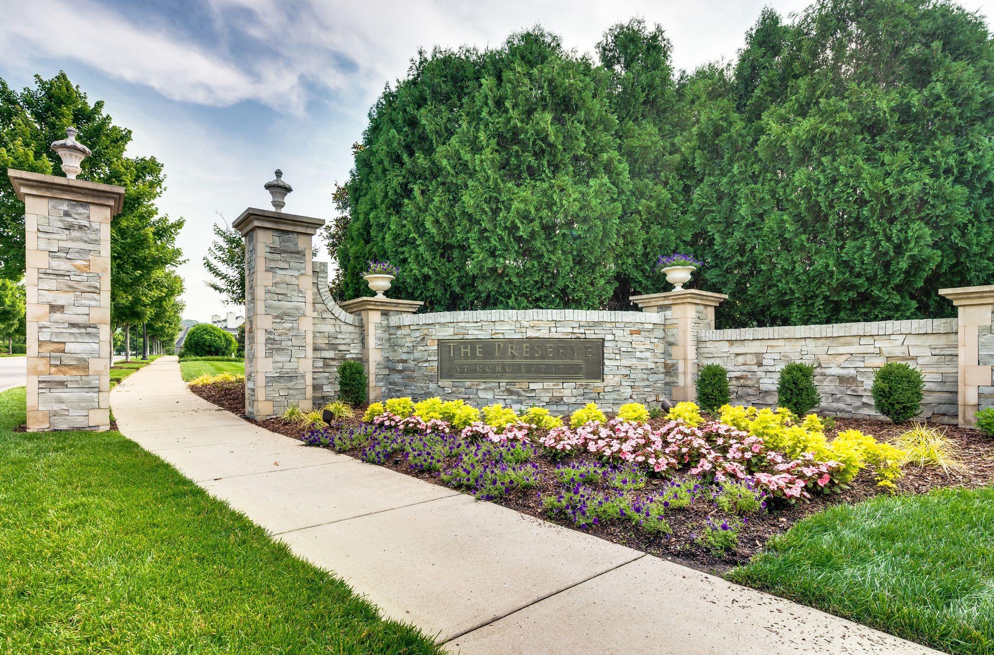 1542 Amesbury Ln