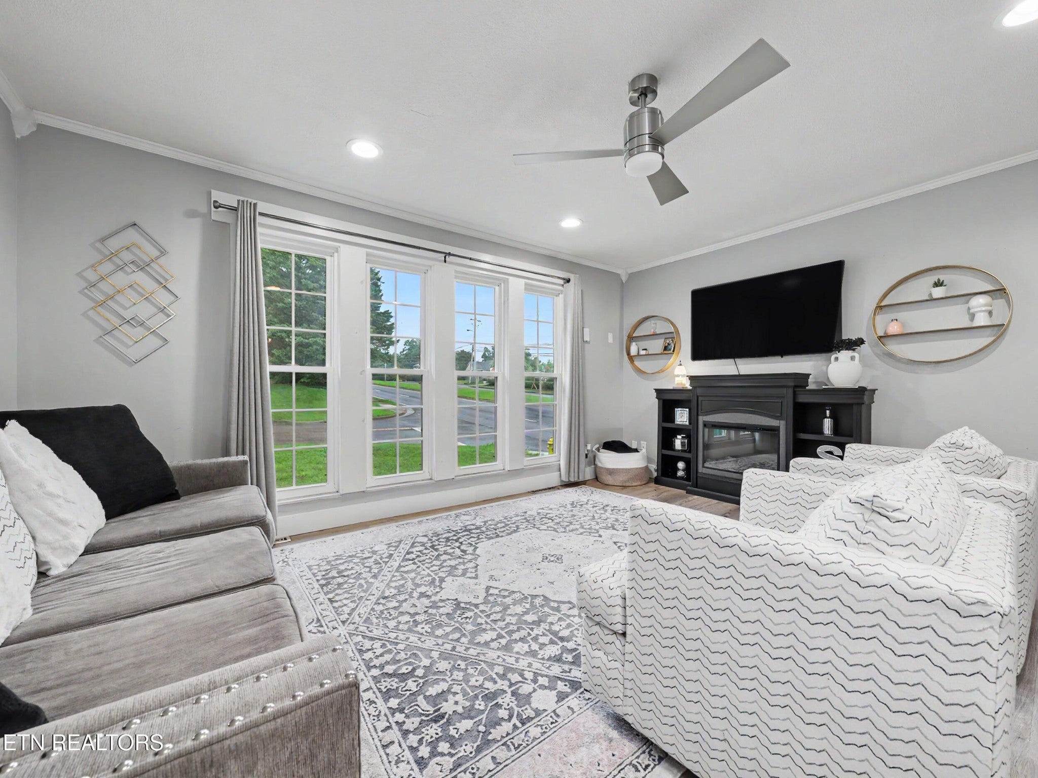 1201 Foxcrolf Drive