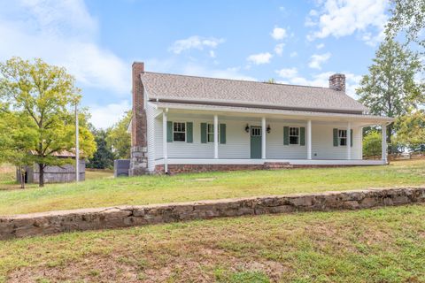 260 Old Highway 48 Charlotte TN 37036