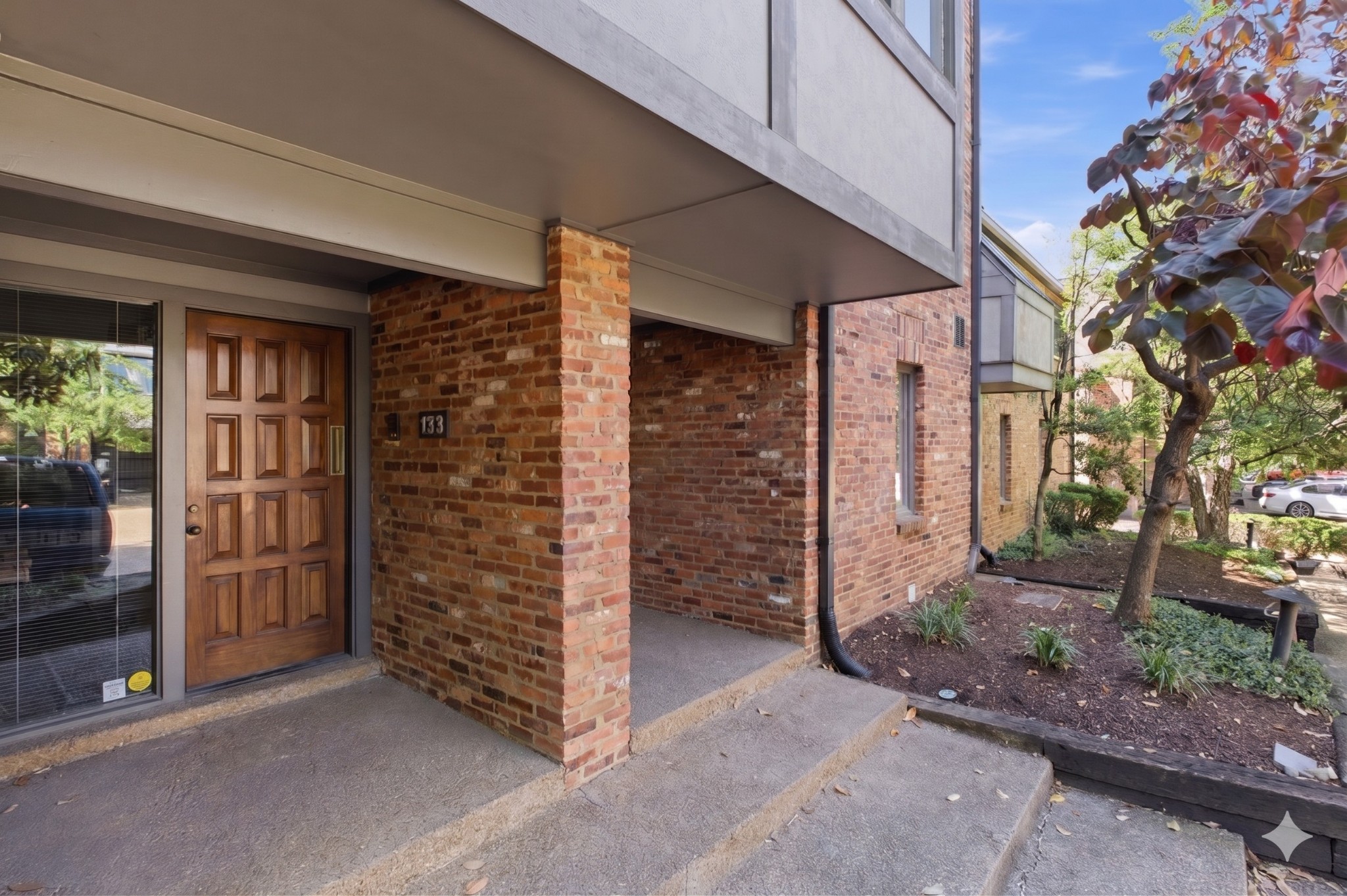 133 Hampton Pl