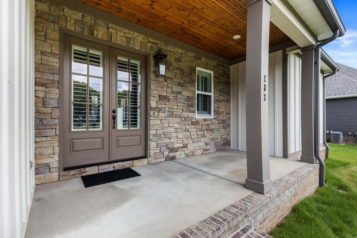 232 Winding Glen Drive NW