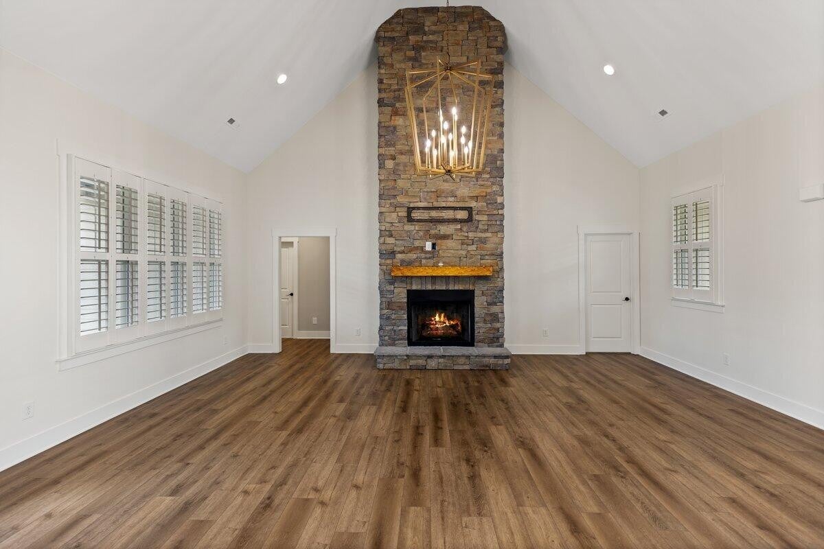232 Winding Glen Drive NW