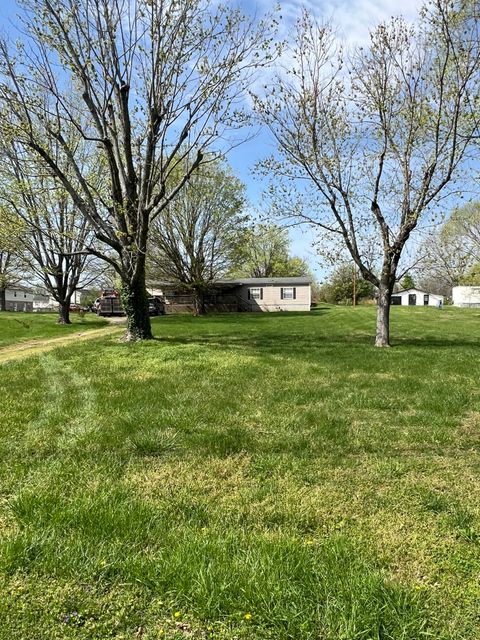 1241 S Russell St Portland TN 37148