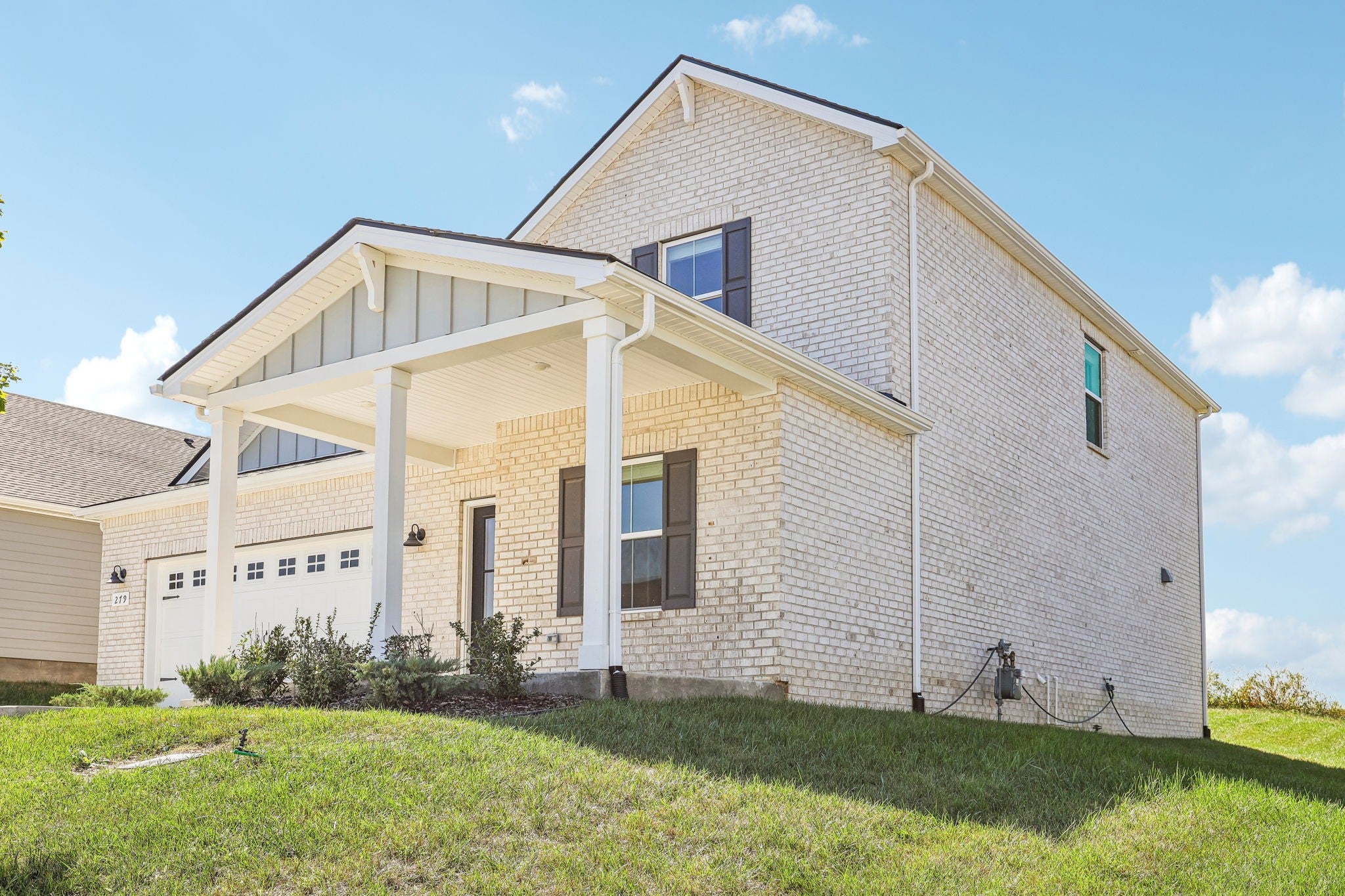 279 Astoria Dr