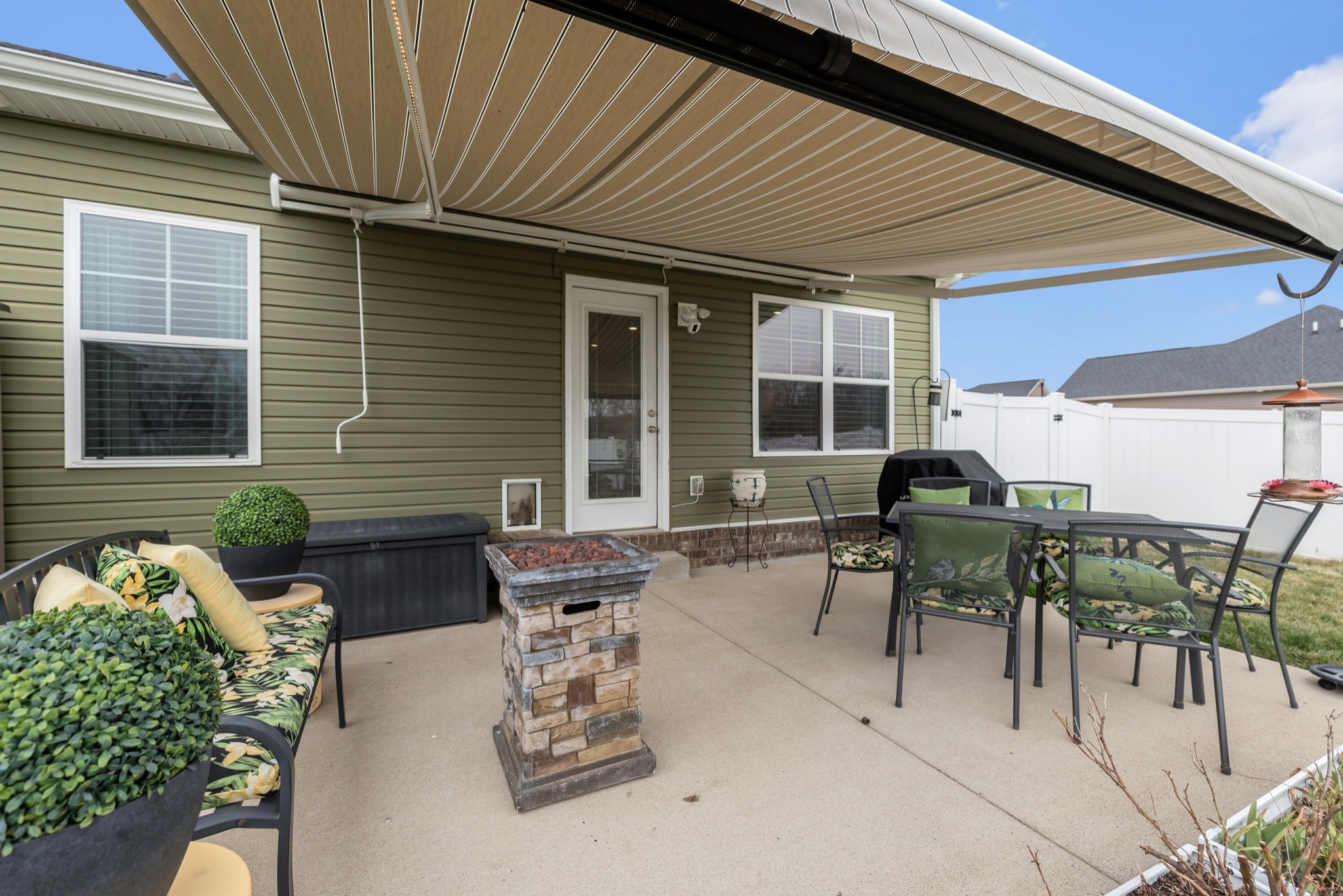 Spring Hill, Tennessee 37174, United States, 3 Bedrooms Bedrooms, ,2 BathroomsBathrooms,Residential,Pending,85752