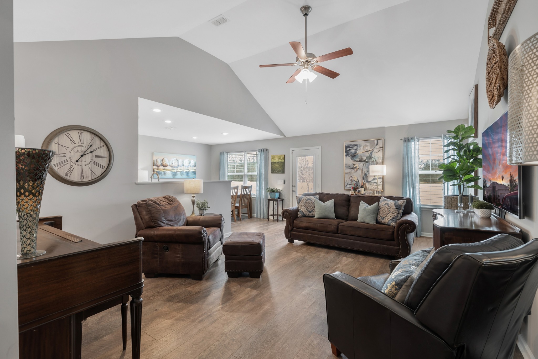 Spring Hill, Tennessee 37174, United States, 3 Bedrooms Bedrooms, ,2 BathroomsBathrooms,Residential,Pending,85752