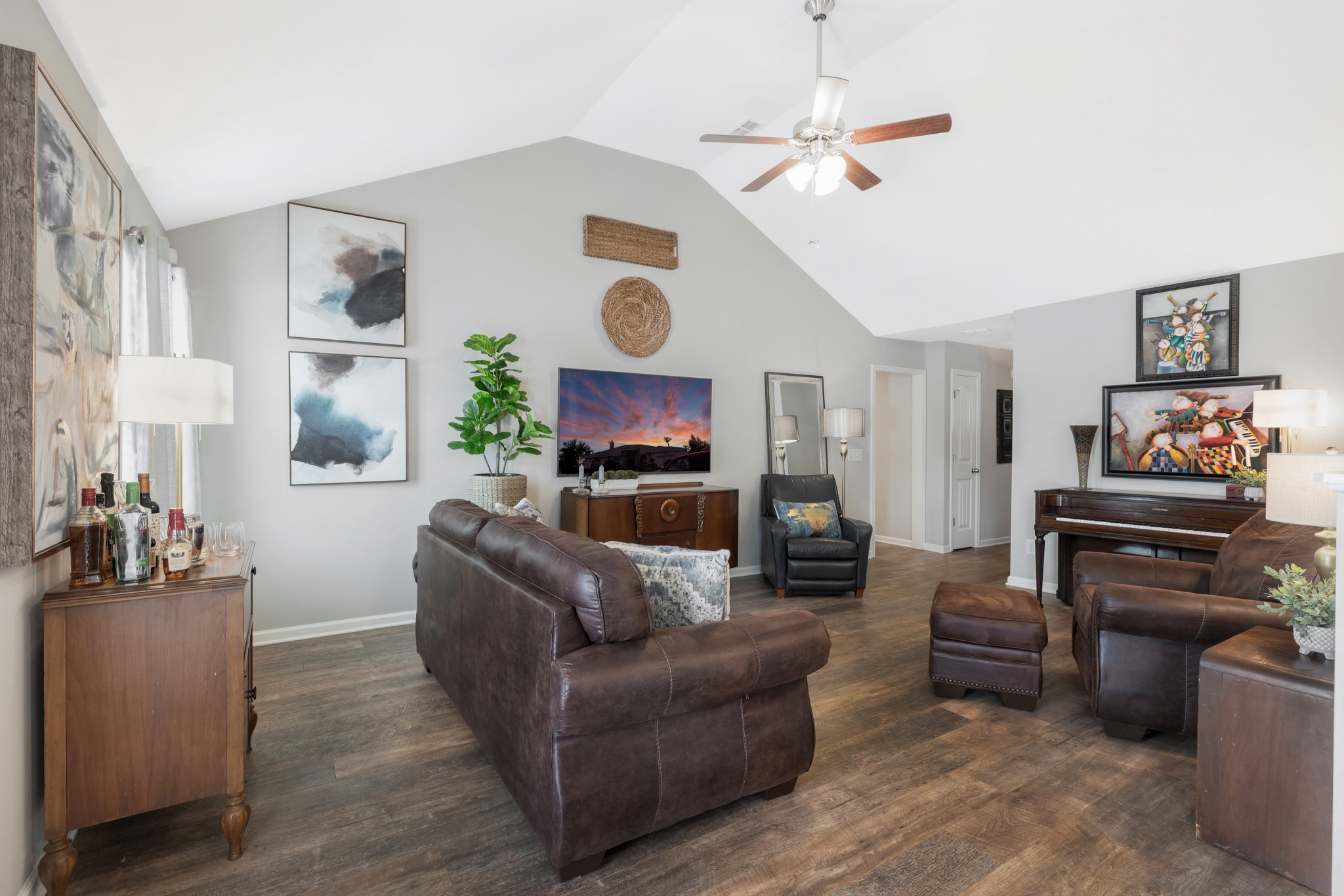 Spring Hill, Tennessee 37174, United States, 3 Bedrooms Bedrooms, ,2 BathroomsBathrooms,Residential,Pending,85752