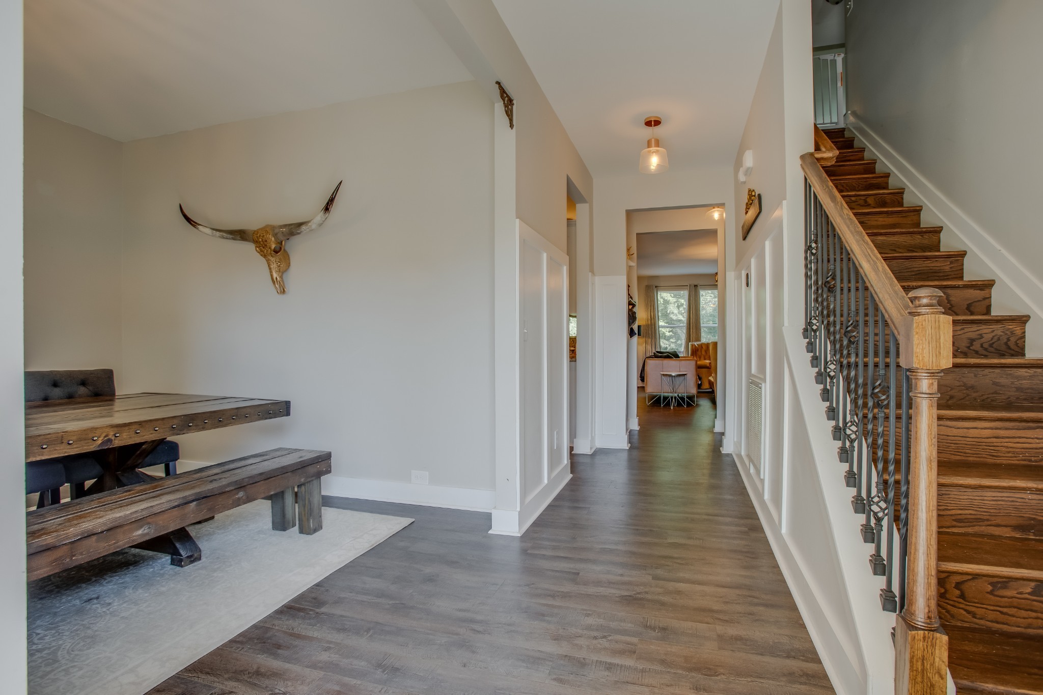 2128 Ravenscourt Dr