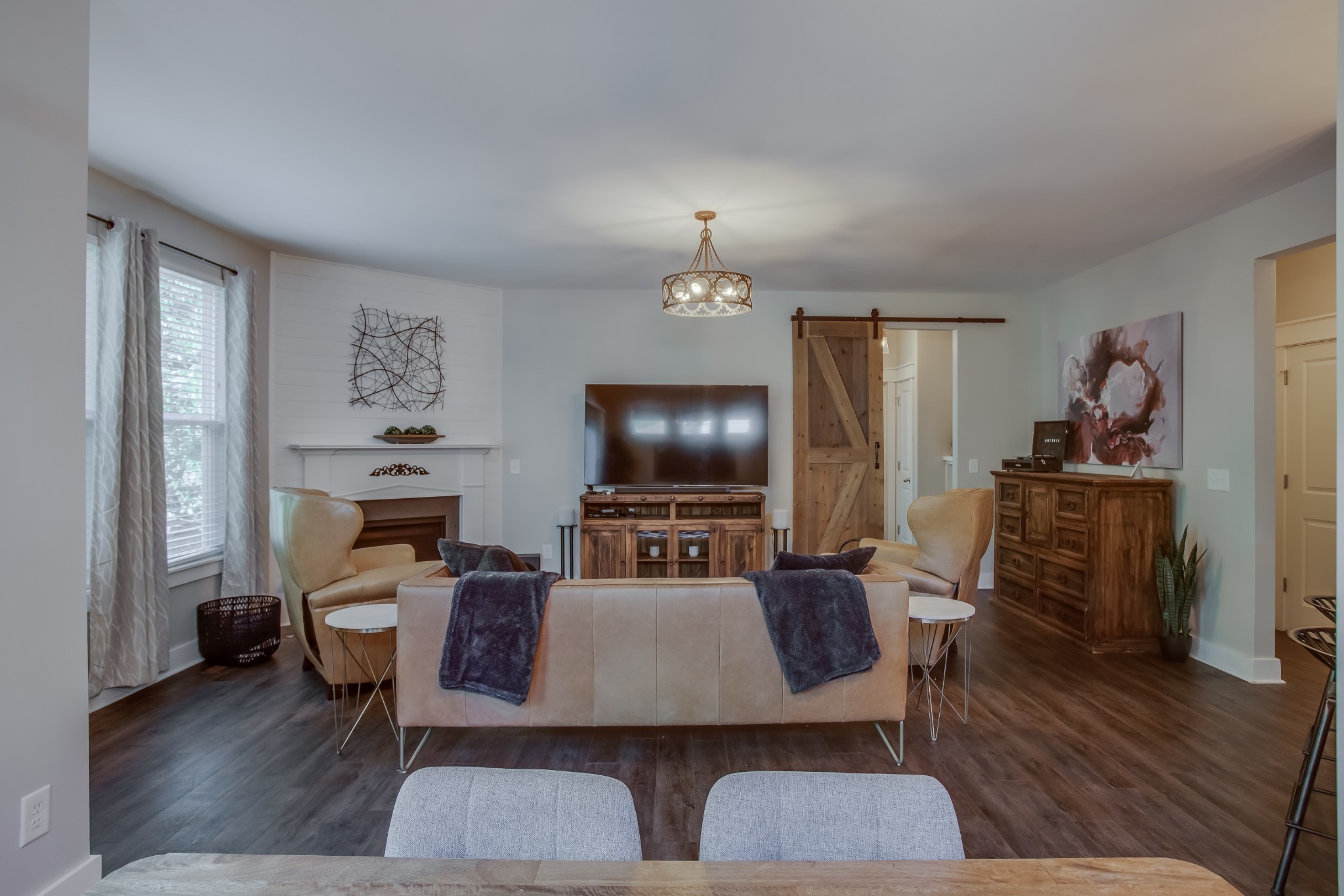 2128 Ravenscourt Dr