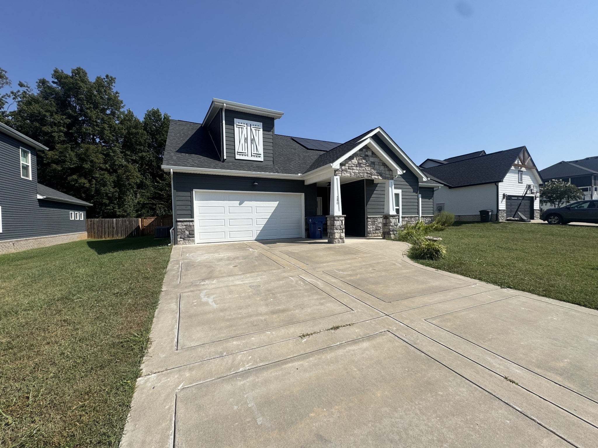 280 Bluebriar Trce