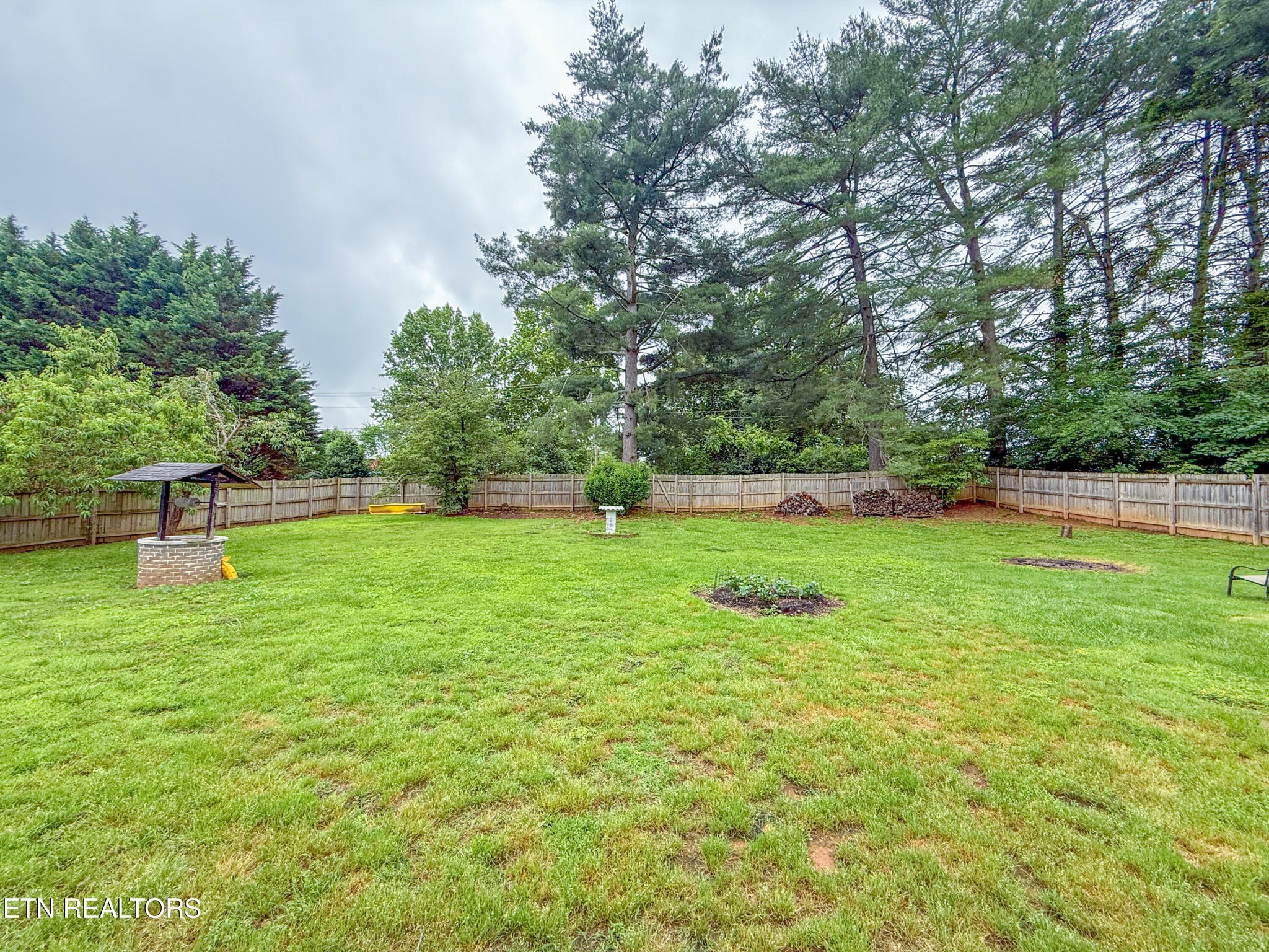 11773 N Williamsburg Drive