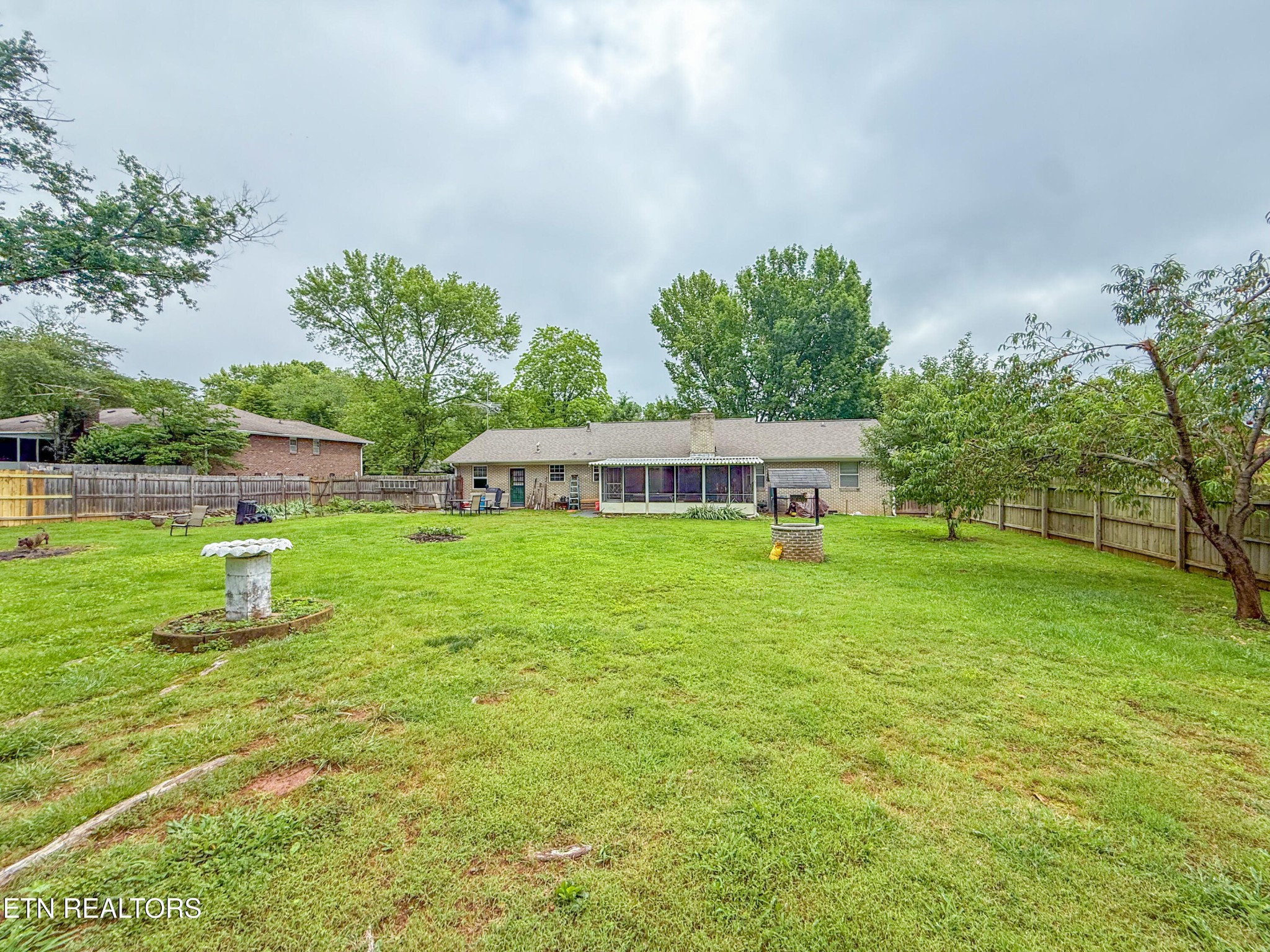 11773 N Williamsburg Drive