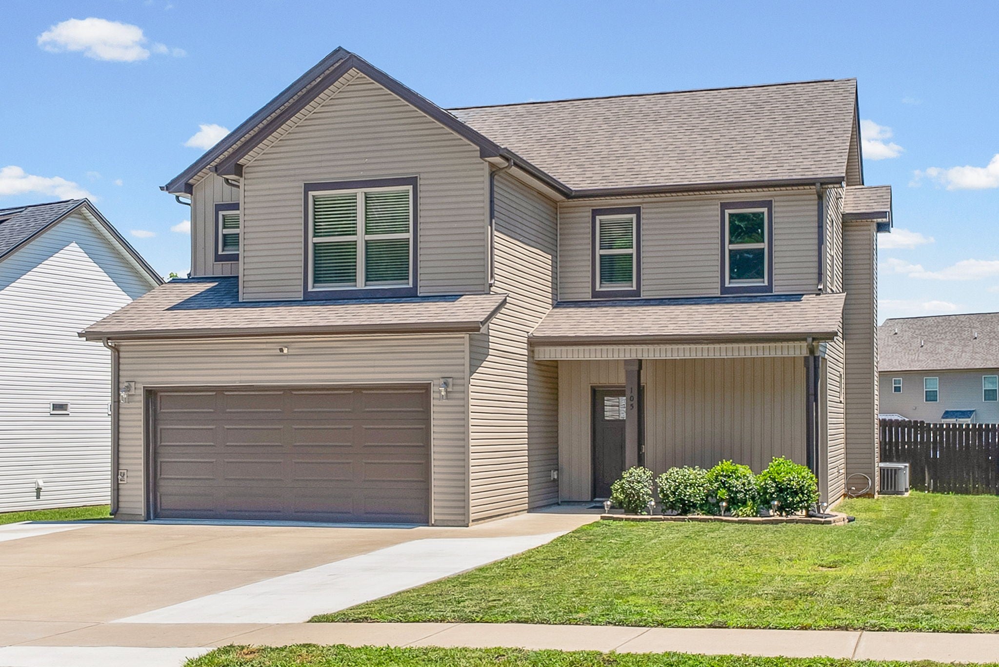 105 Lucerne Ln
