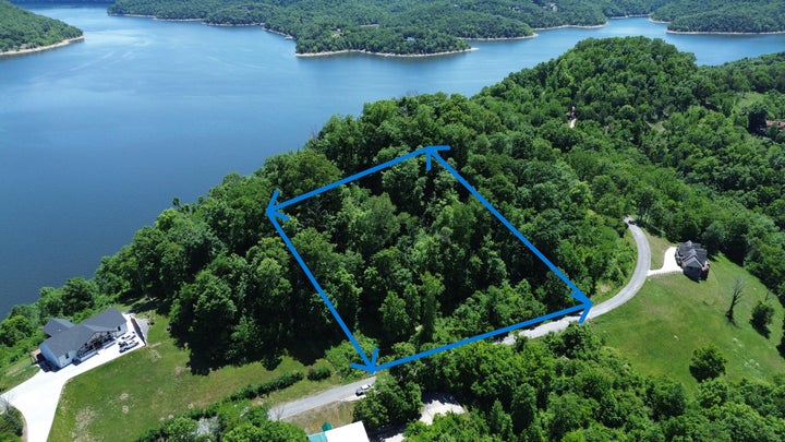Photo 1 of 26 — 705 Harbor Pointe Dr, Silver Point, TN 38582