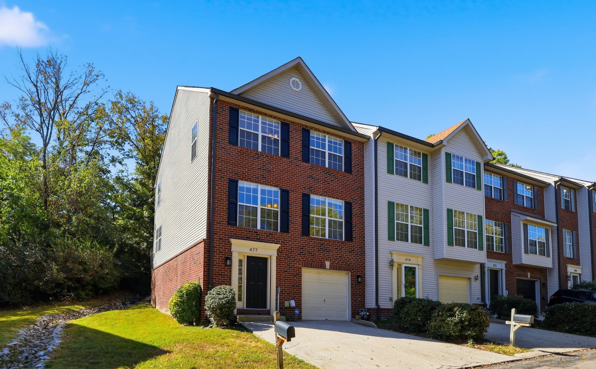 477 Huntington Ridge Dr