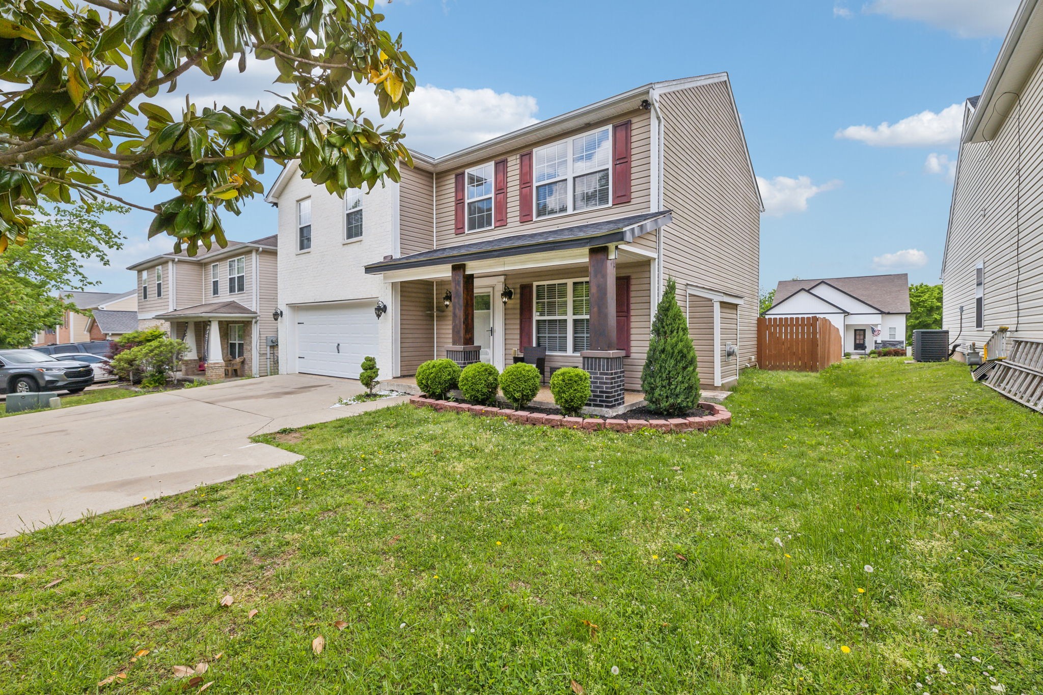 325 Golfview Ln