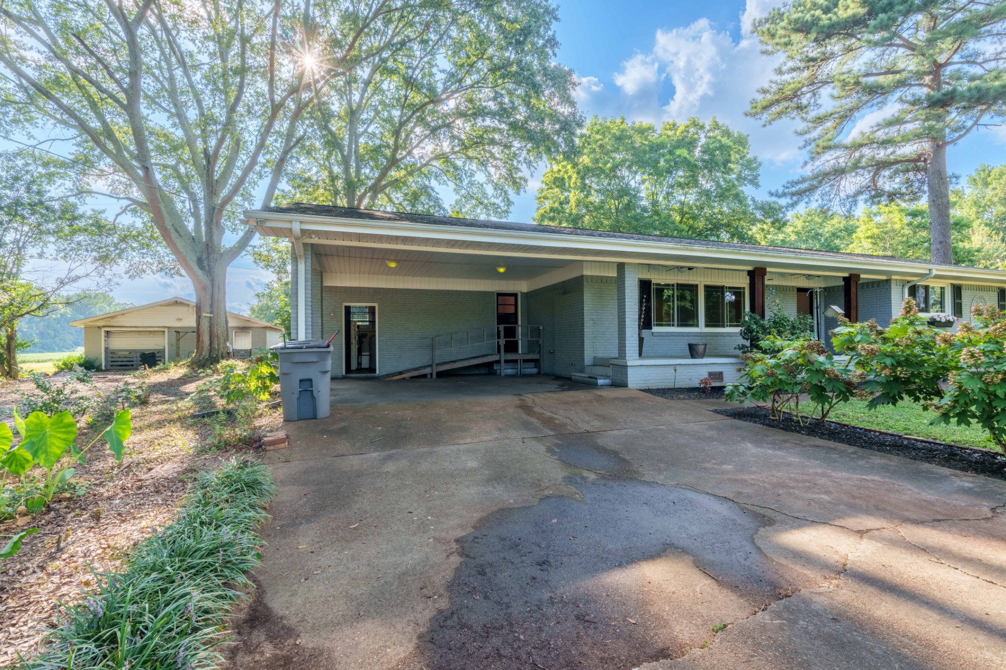 2215 Co Rd 61