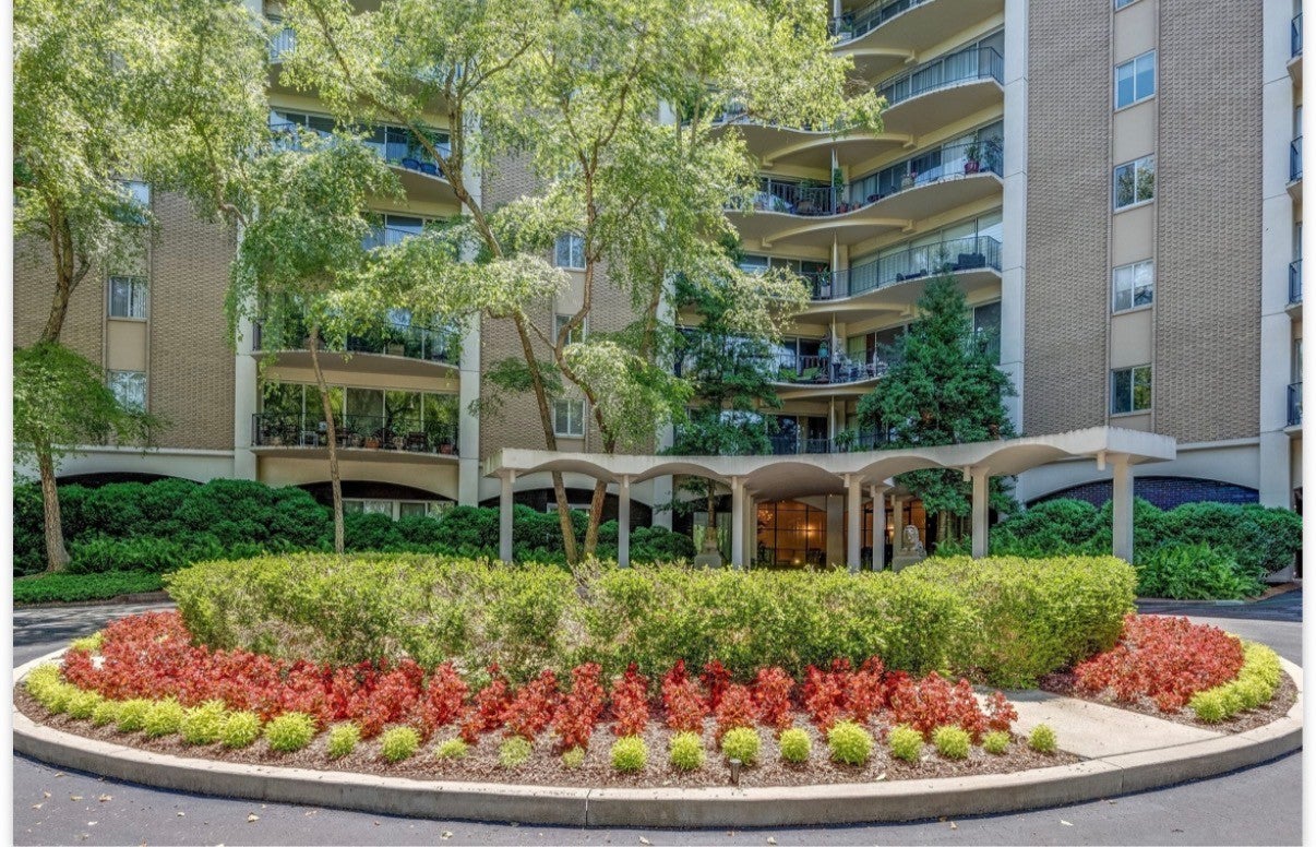 2-bed listing at 4215 Harding Pike 503, Nashville