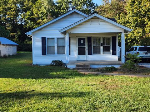 Photo of 113 Swan Ave, Hohenwald, TN 38462 (MLS # 3011922)