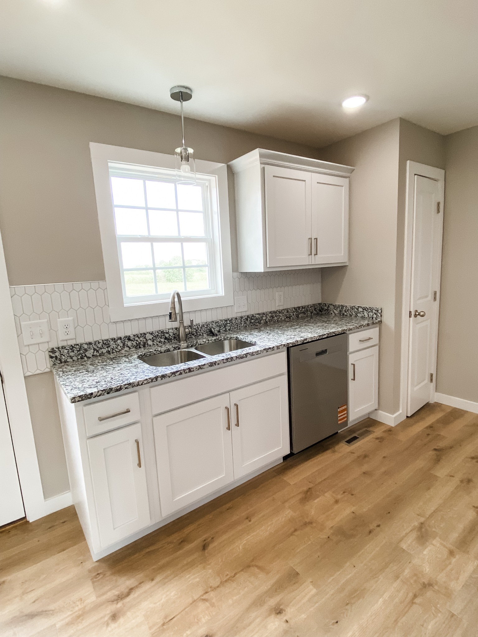 1236 Vickie Ln