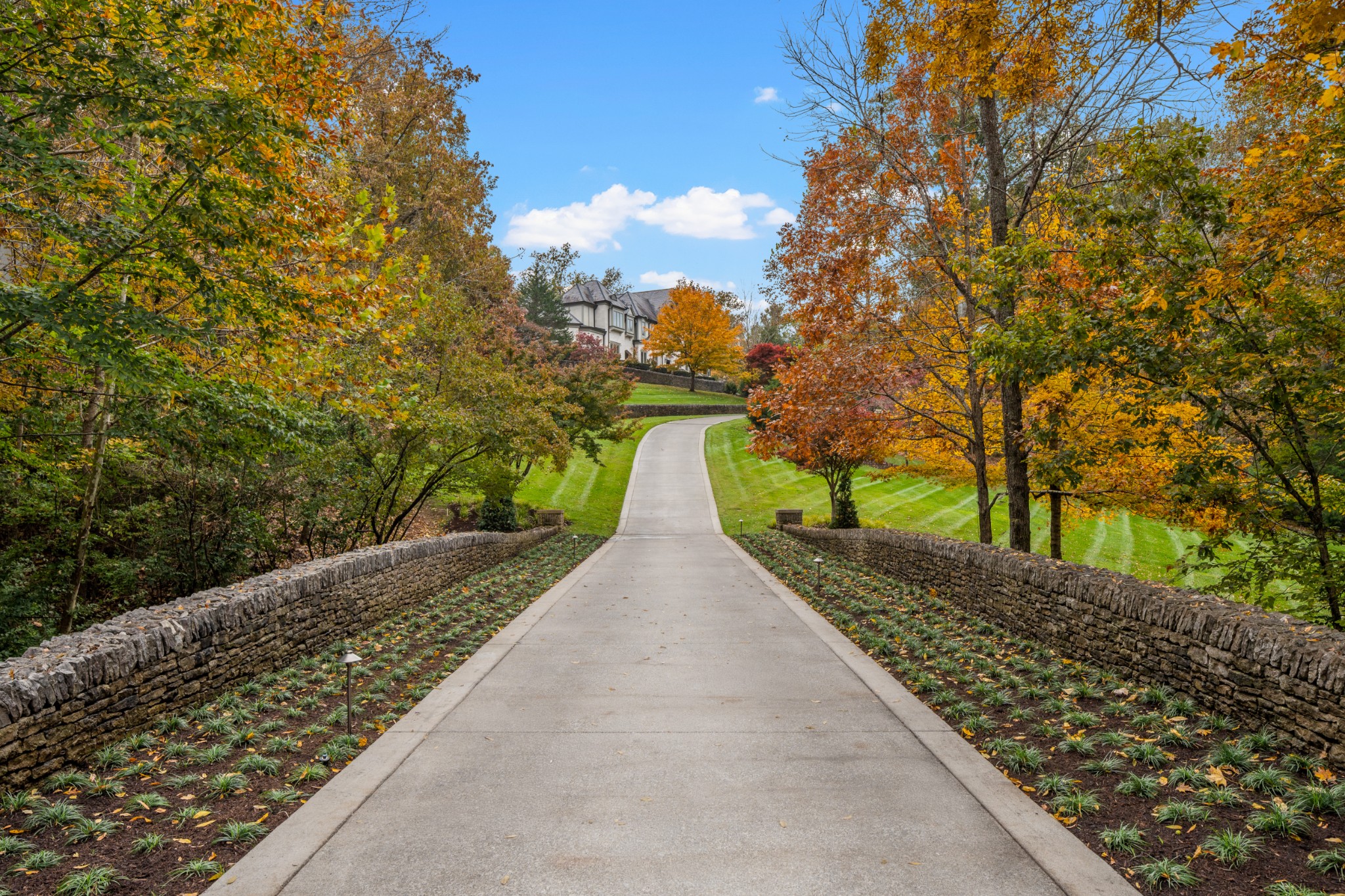 1033 Vaughn Crest Dr