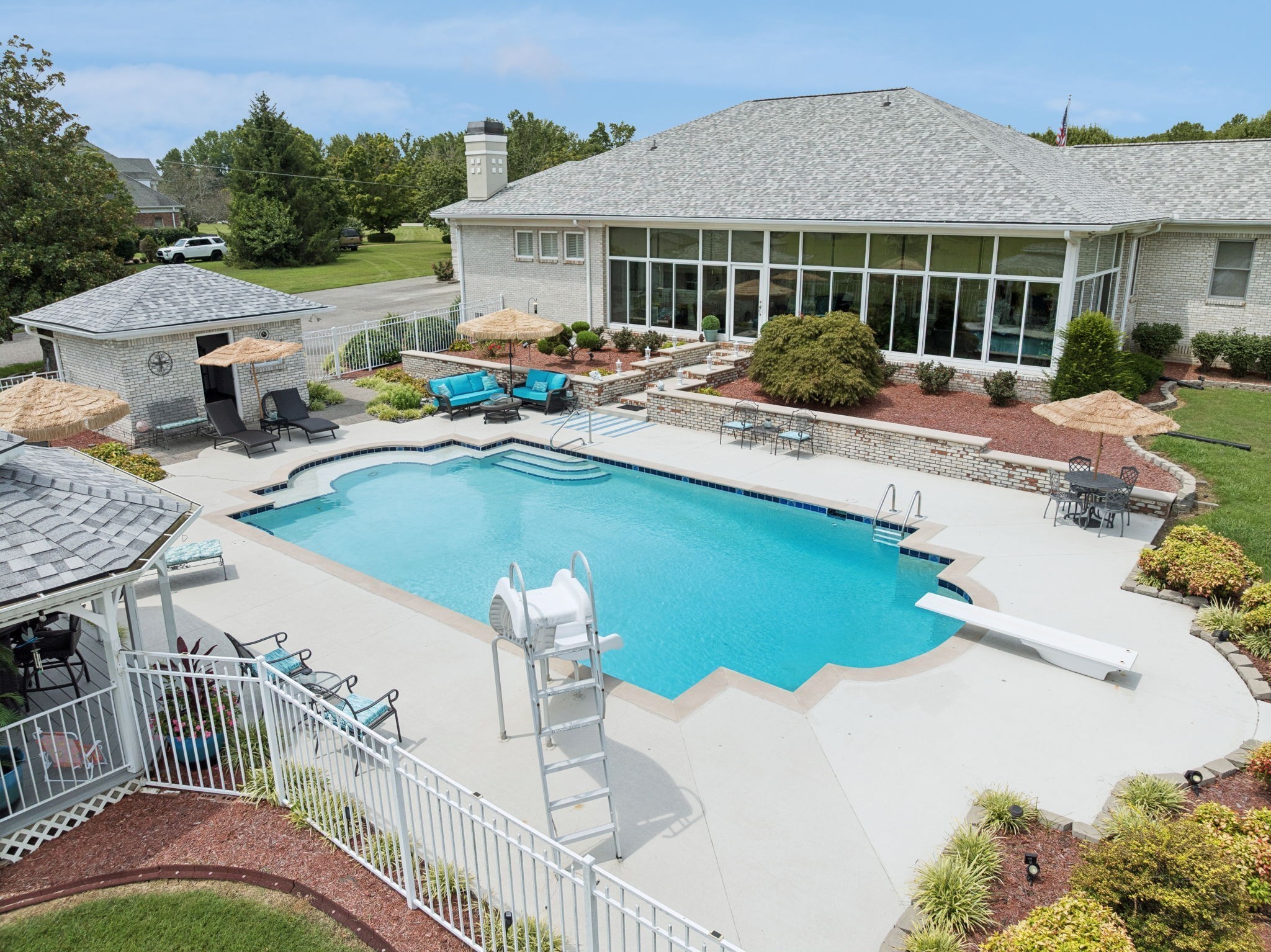 5932 Clarksville Pike