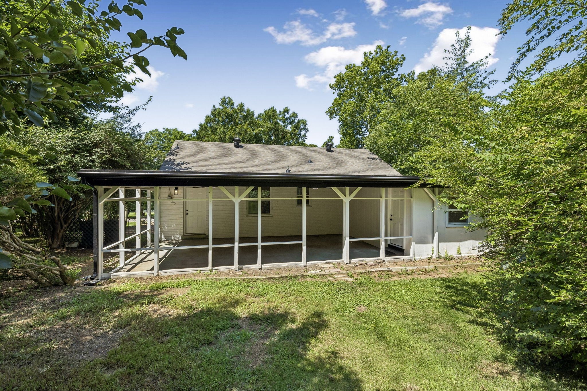 2208 Larimore Dr