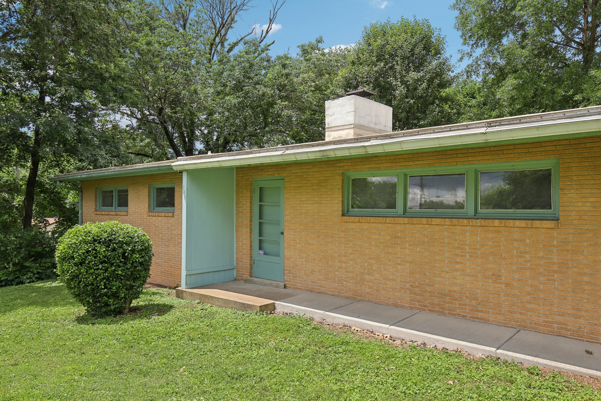 929 Deervale Dr