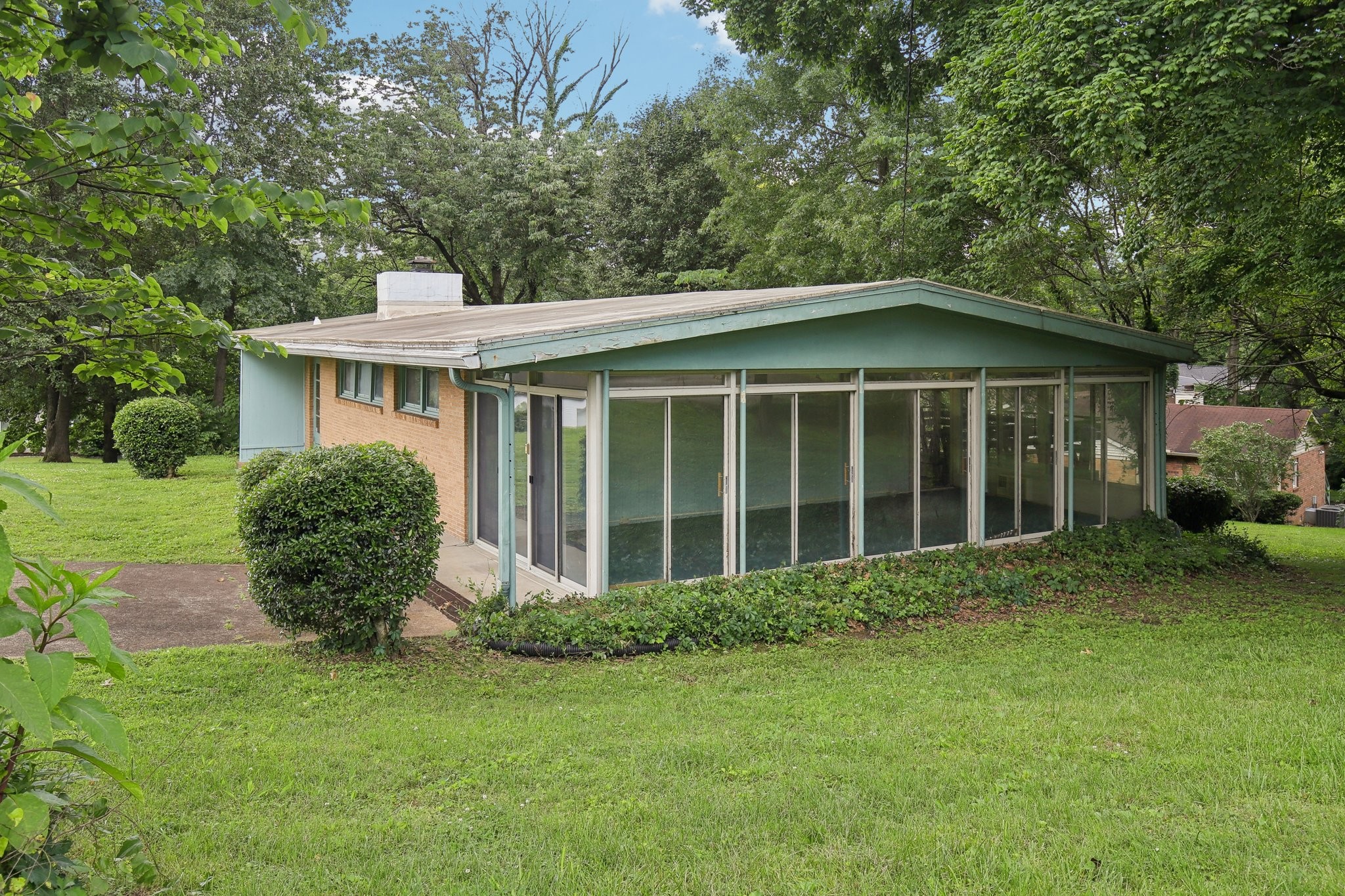 929 Deervale Dr
