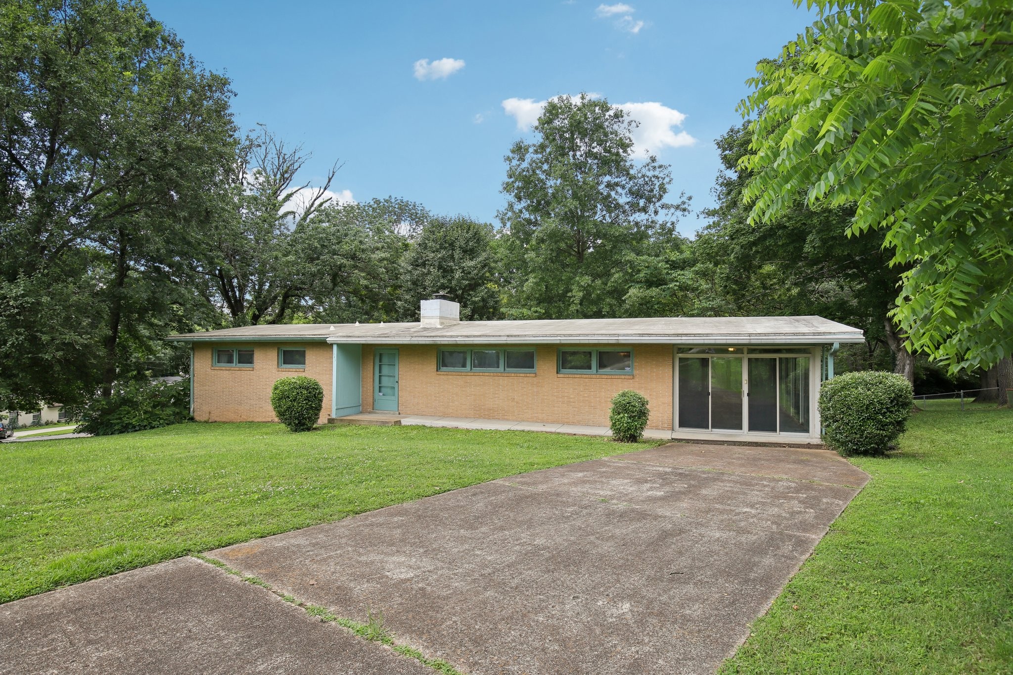 929 Deervale Dr